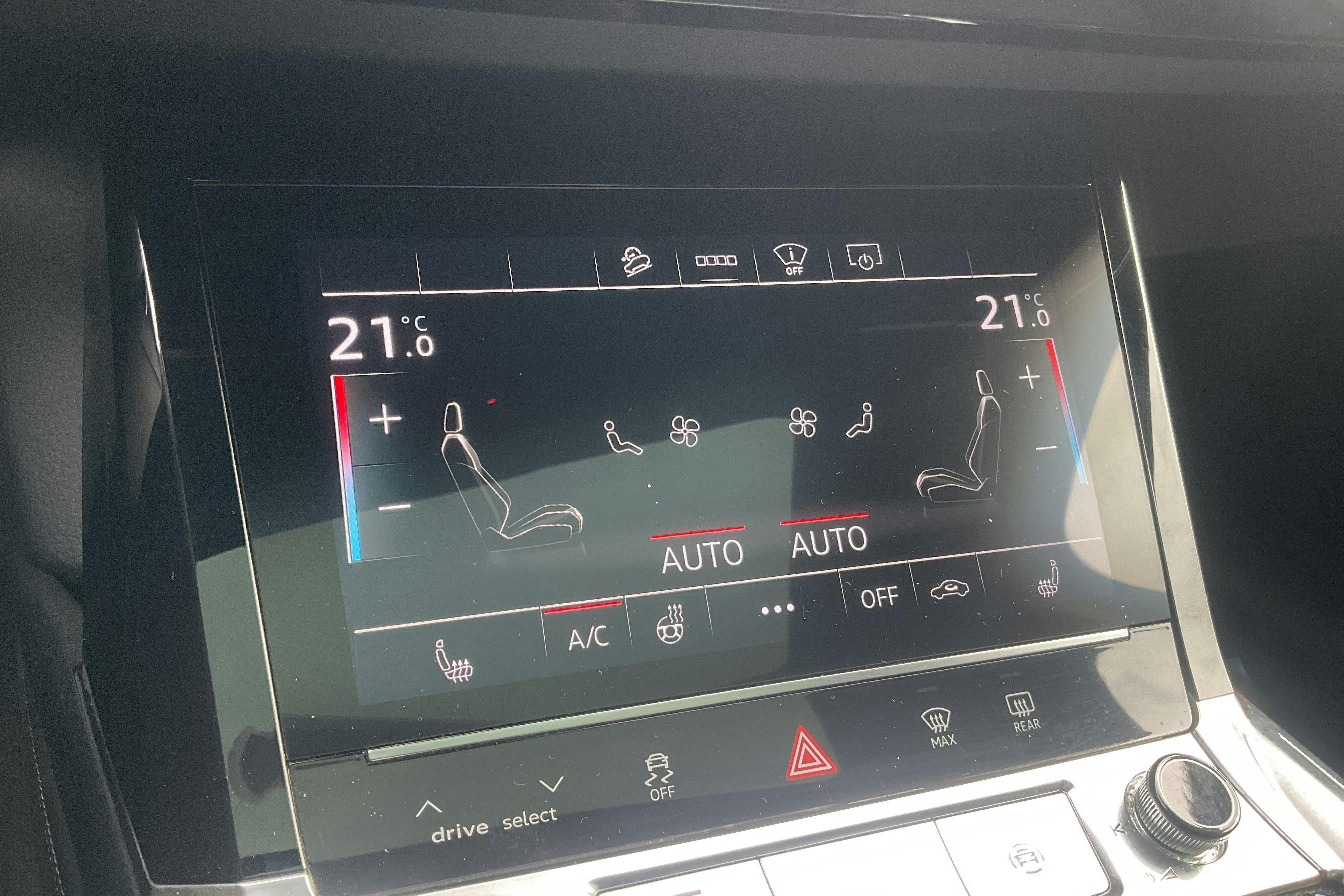 Audi e-tron S quattro 95 kWh (503hk) - 7 620 mil - Automat - vit - 2021