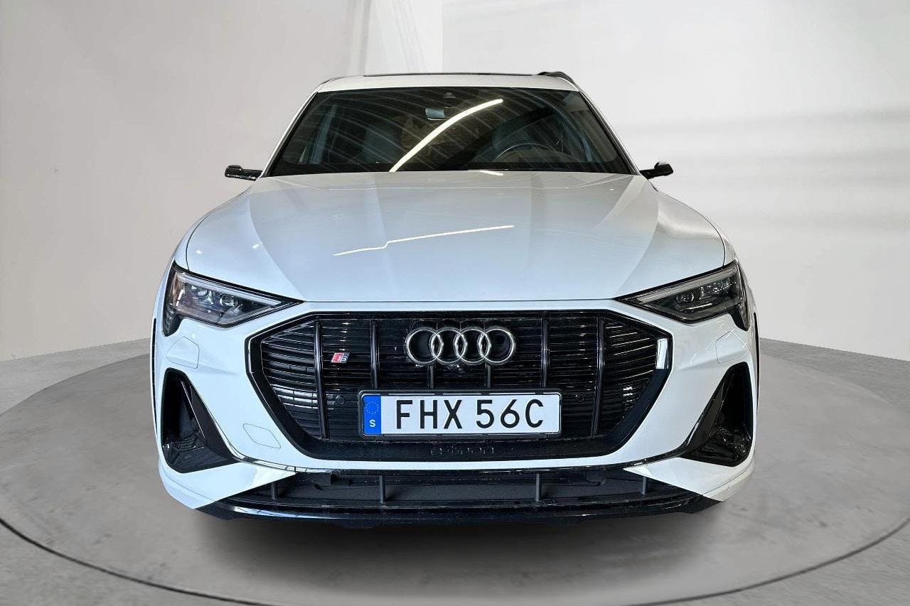 Audi e-tron S quattro 95 kWh (503hk) - 7 620 mil - Automat - vit - 2021