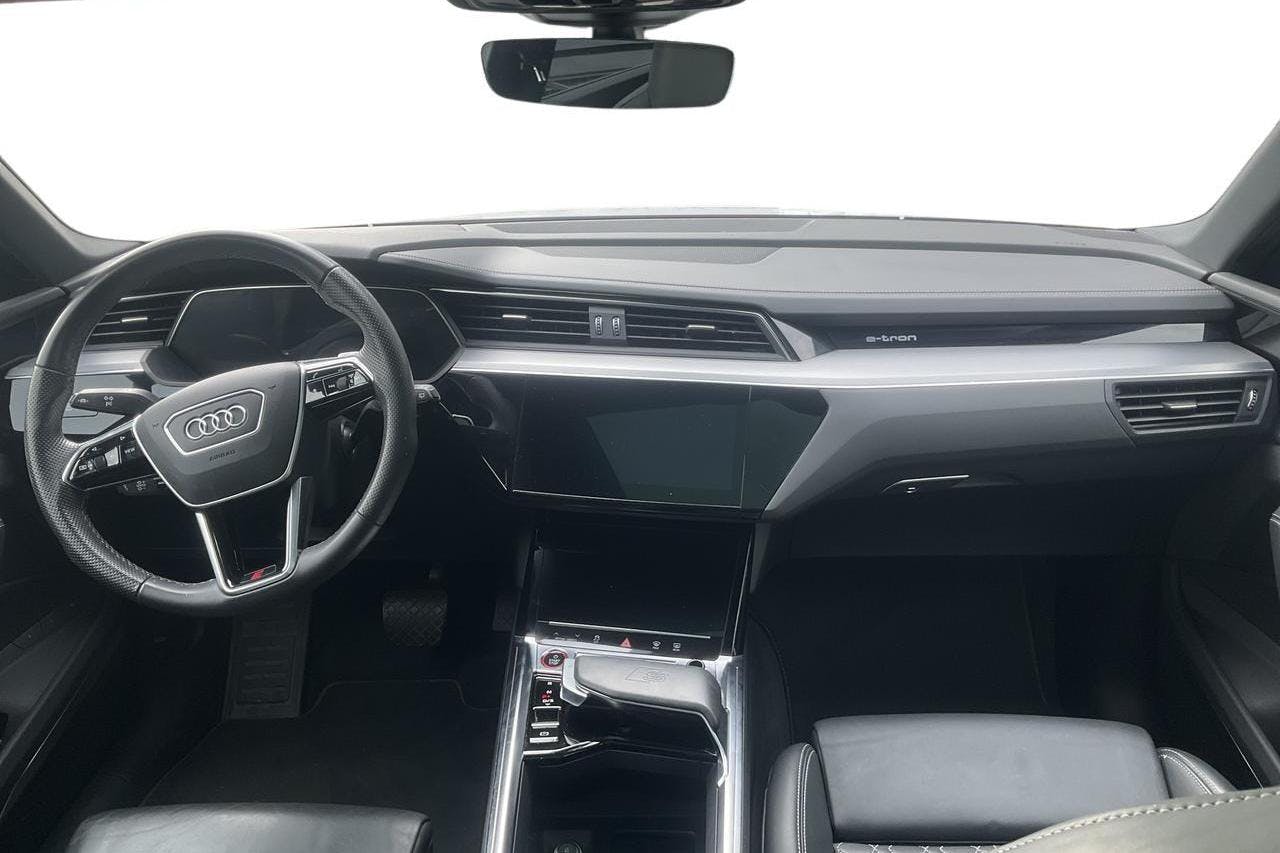 Audi e-tron S quattro 95 kWh (503hk) - 7 620 mil - Automat - vit - 2021
