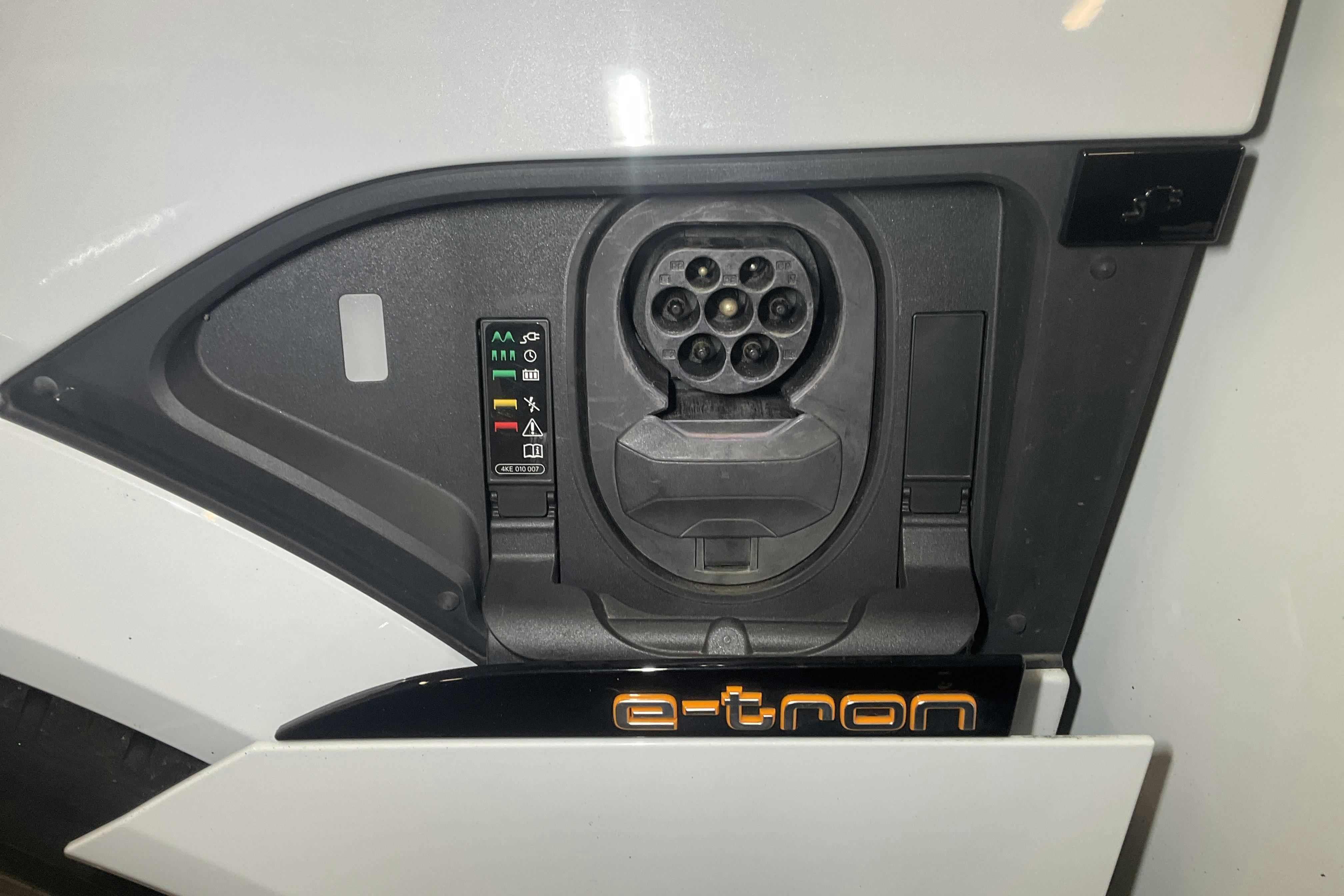 Audi e-tron S quattro 95 kWh (503hk) - 7 620 mil - Automat - vit - 2021