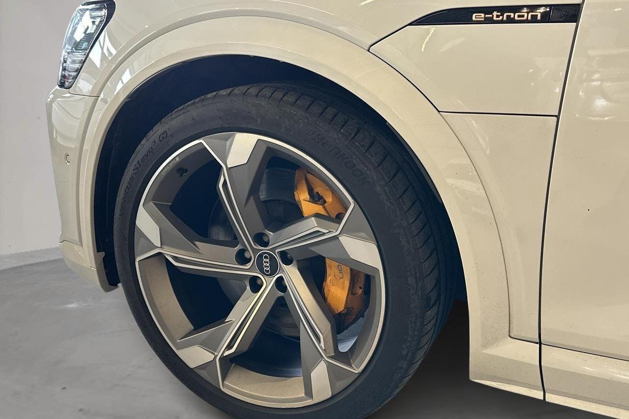Audi e-tron S quattro 95 kWh (503hk) - 7 620 mil - Automat - vit - 2021