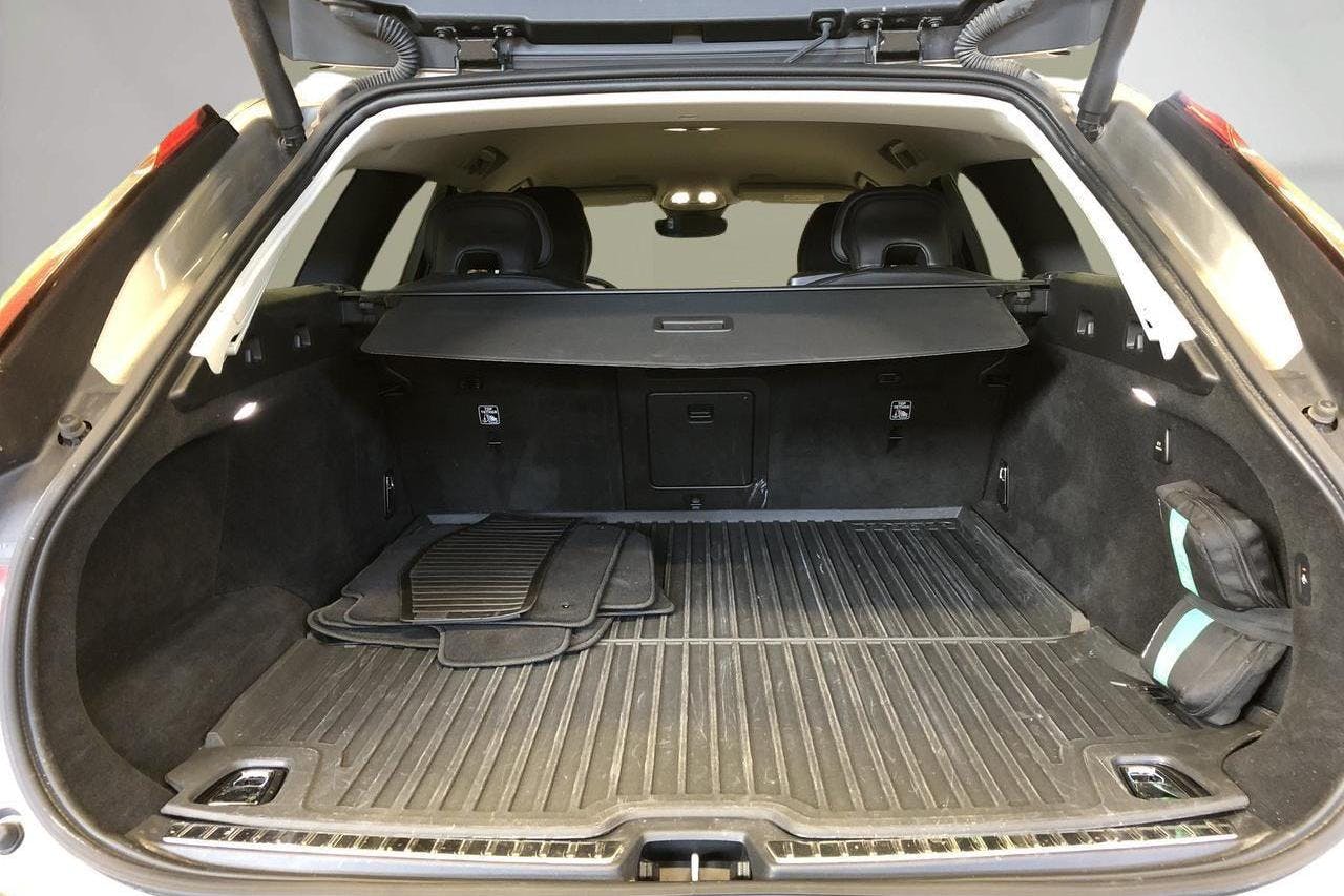 Volvo V90 B4 Mildhybrid, Diesel (190hk) - 6 893 mil - Automat - grå - 2022