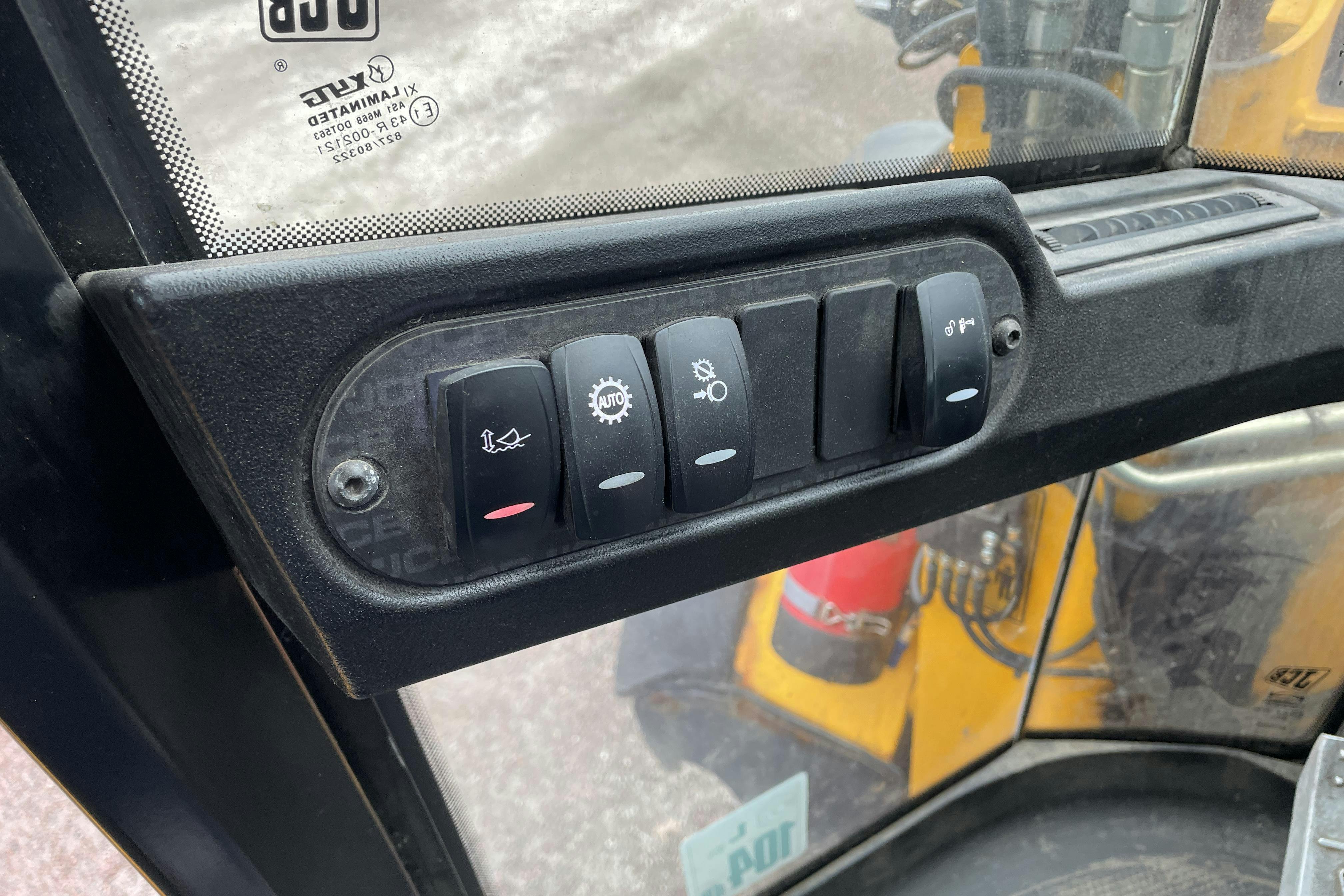 JCB 413S inkl redskap -  - Automat - 2014