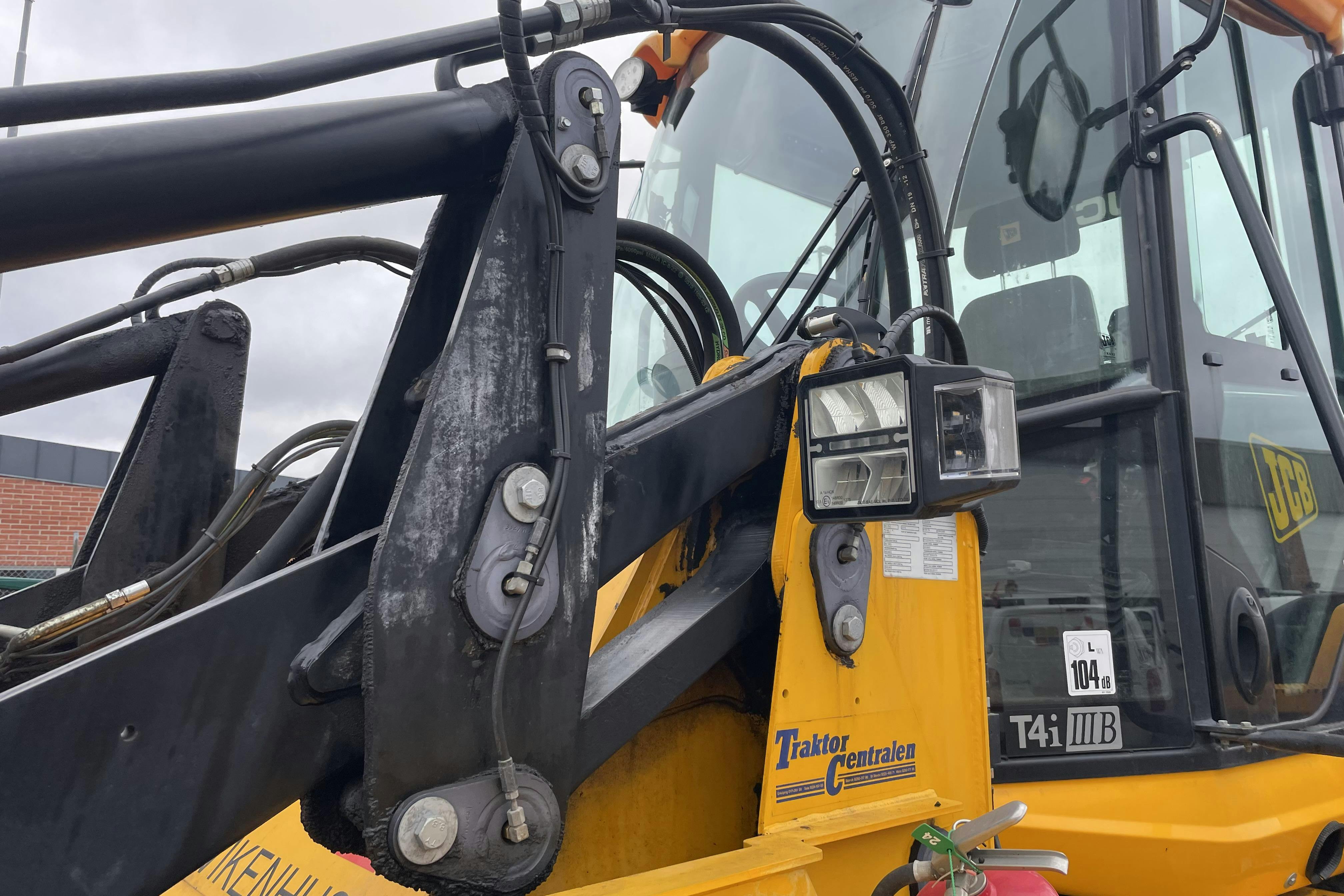 JCB 413S inkl redskap -  - Automat - 2014