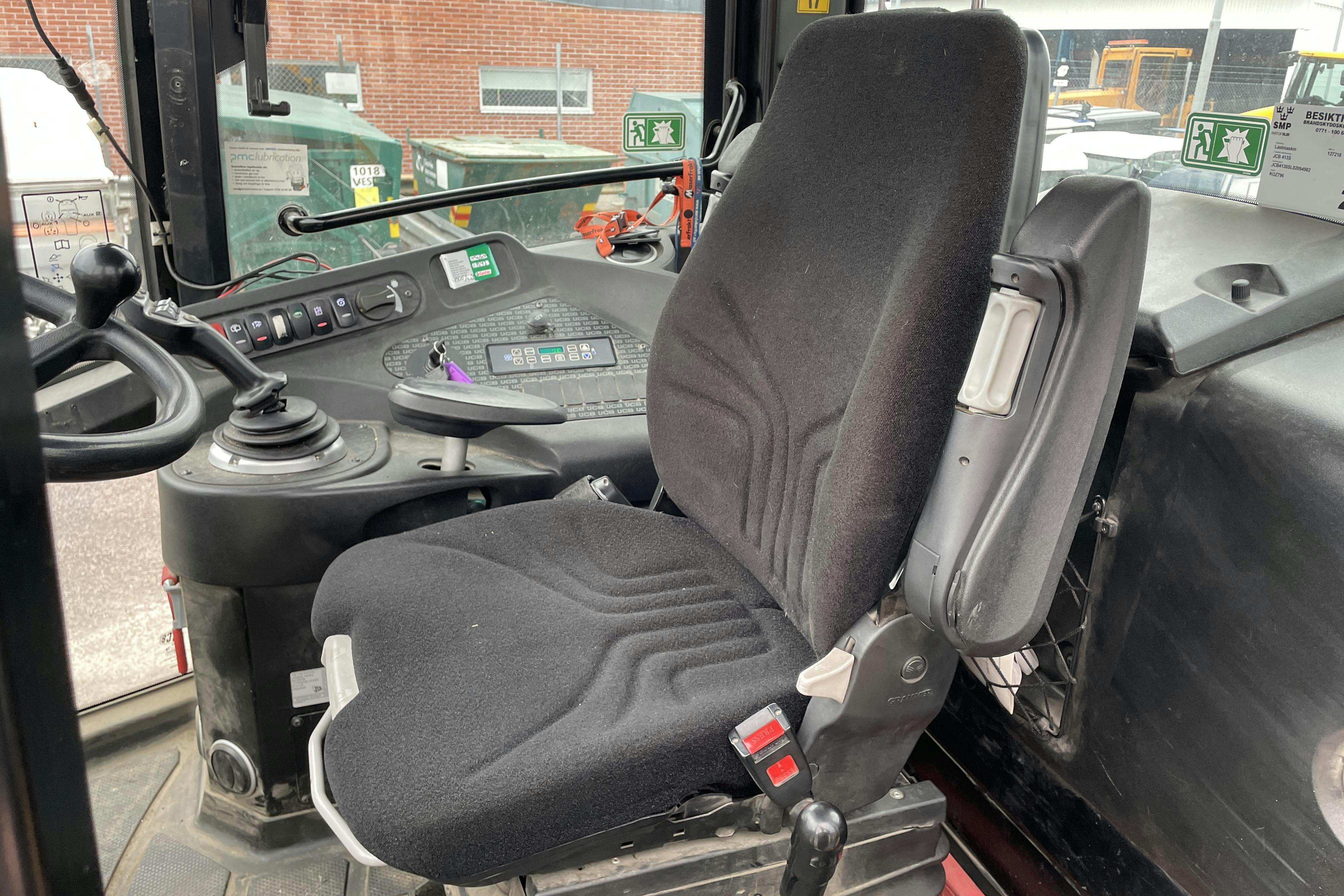 JCB 413S inkl redskap -  - Automat - 2014
