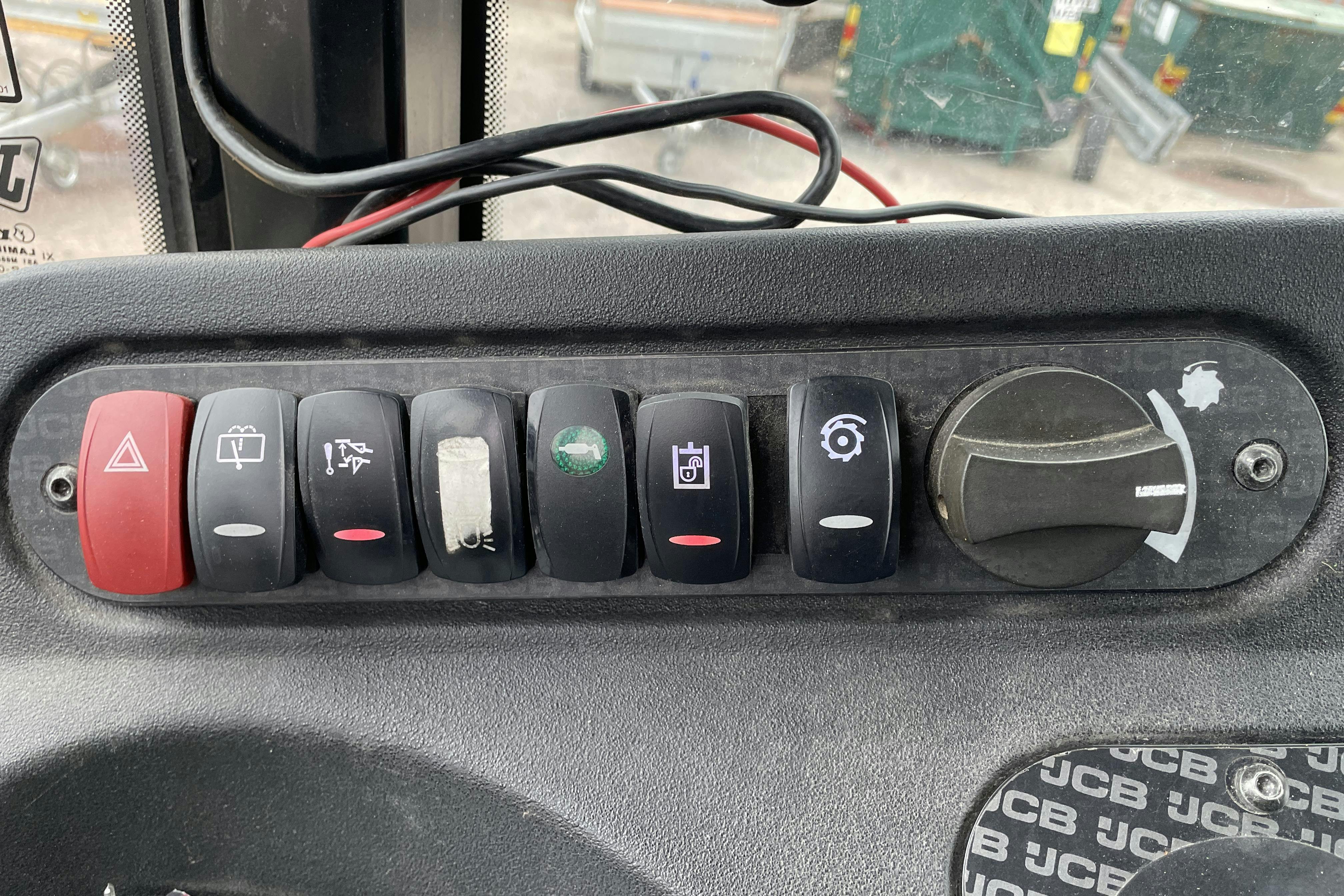 JCB 413S inkl redskap -  - Automat - 2014