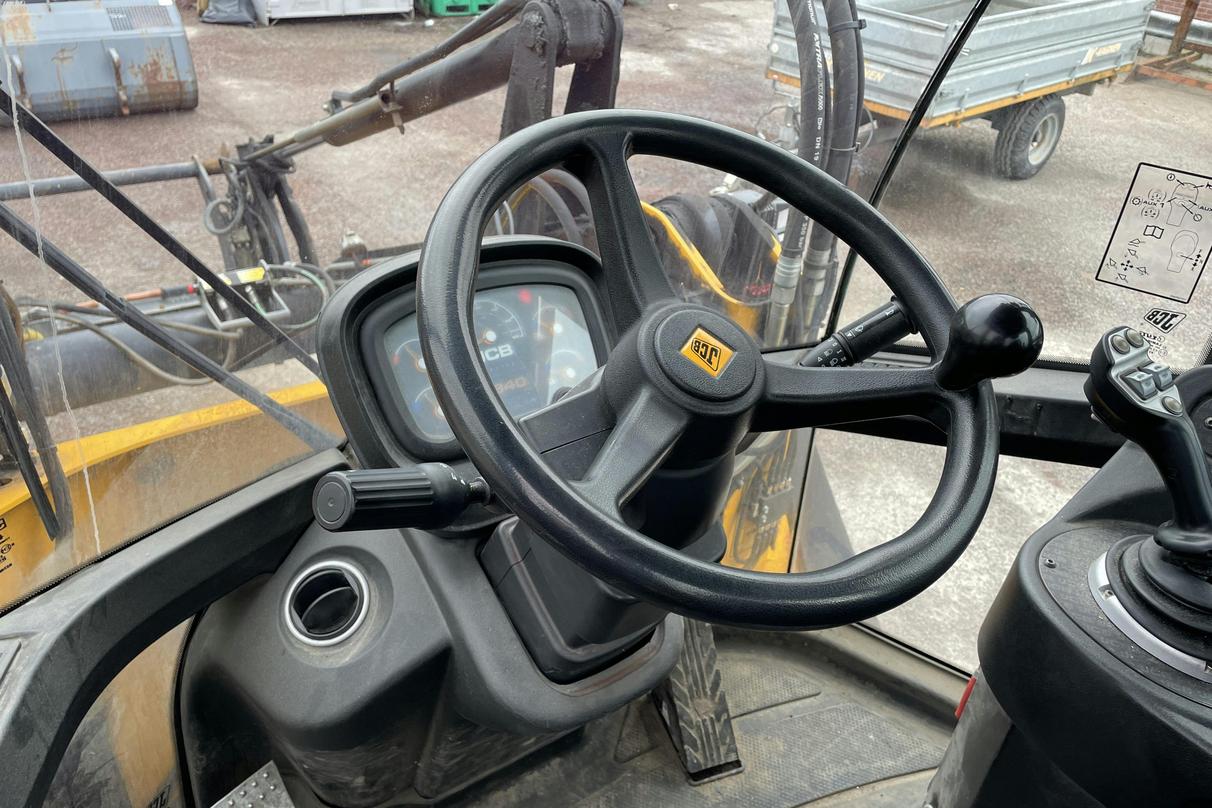JCB 413S inkl redskap -  - Automat - 2014