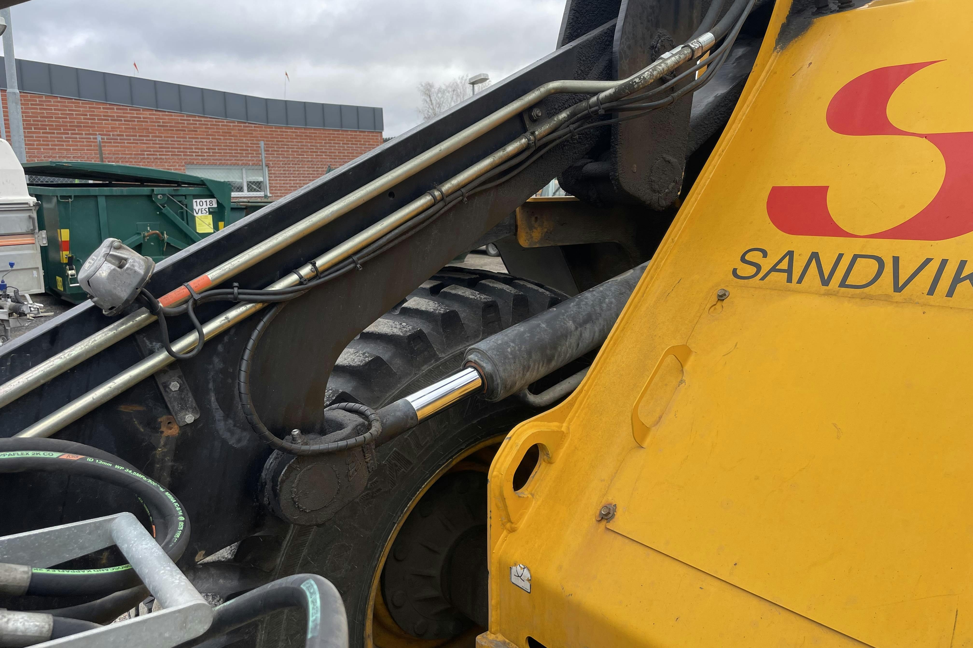 JCB 413S inkl redskap -  - Automat - 2014
