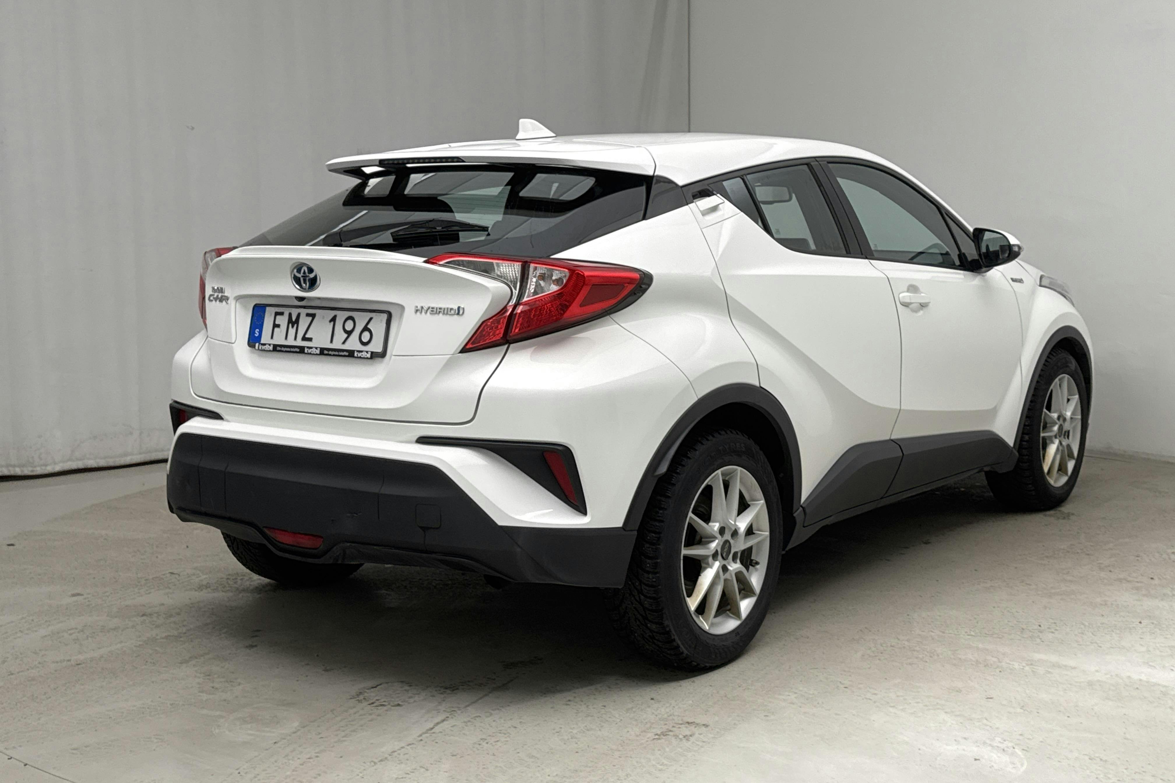 Toyota C-HR 1.8 HSD (122hk) - 16 334 mil - Automat - vit - 2019