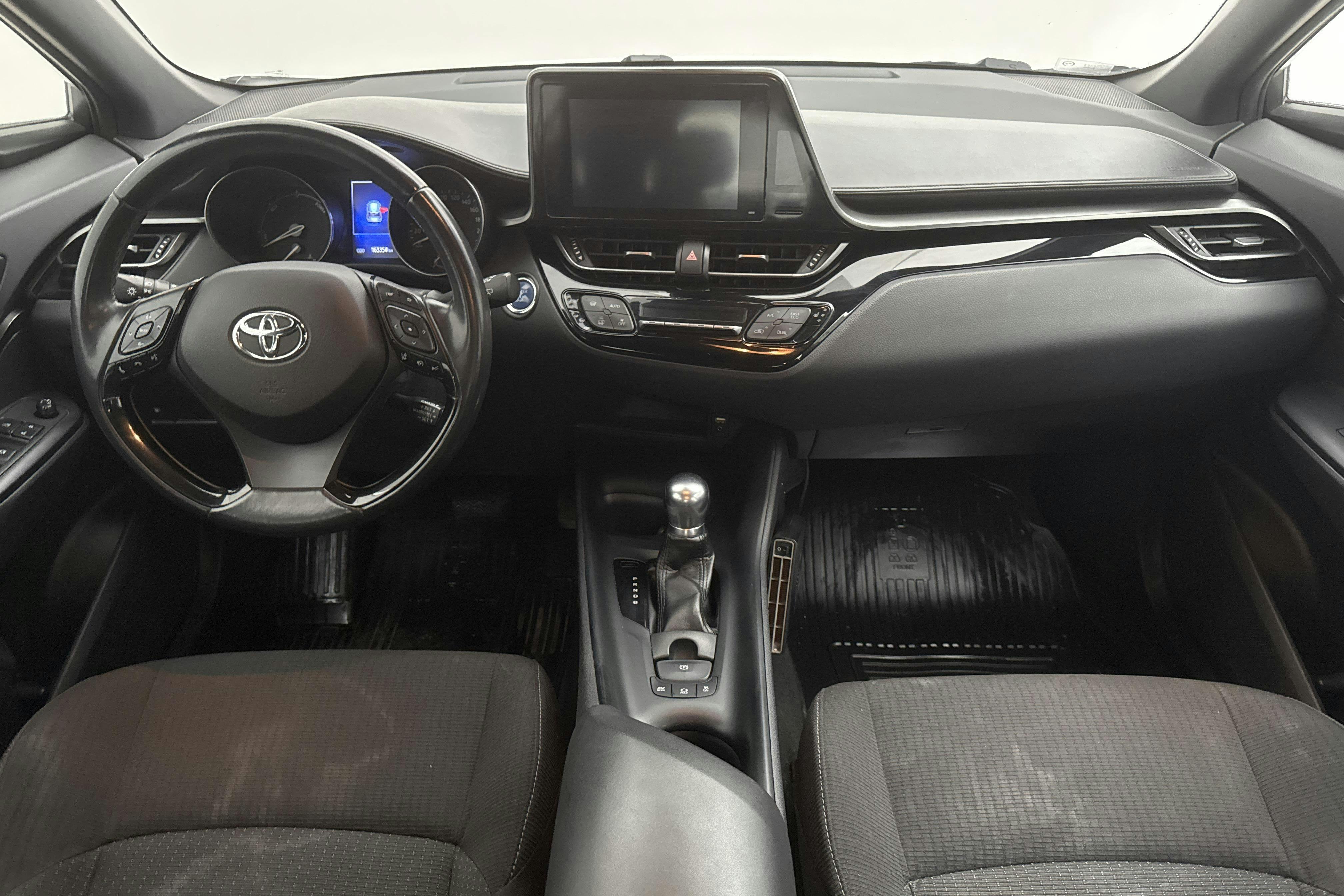 Toyota C-HR 1.8 HSD (122hk) - 16 334 mil - Automat - vit - 2019