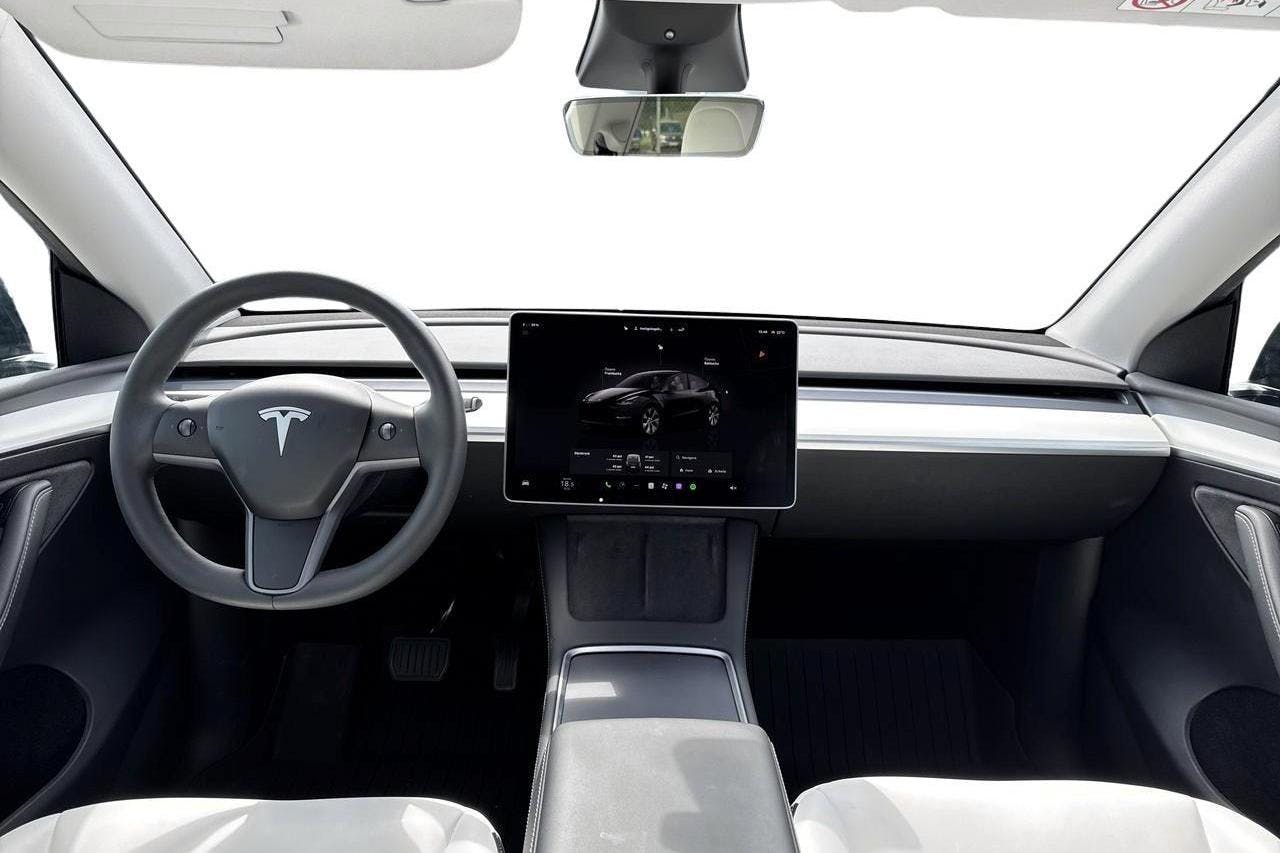 Tesla Model Y Long Range Dual Motor AWD - 41 750 km - Automatic - black - 2023