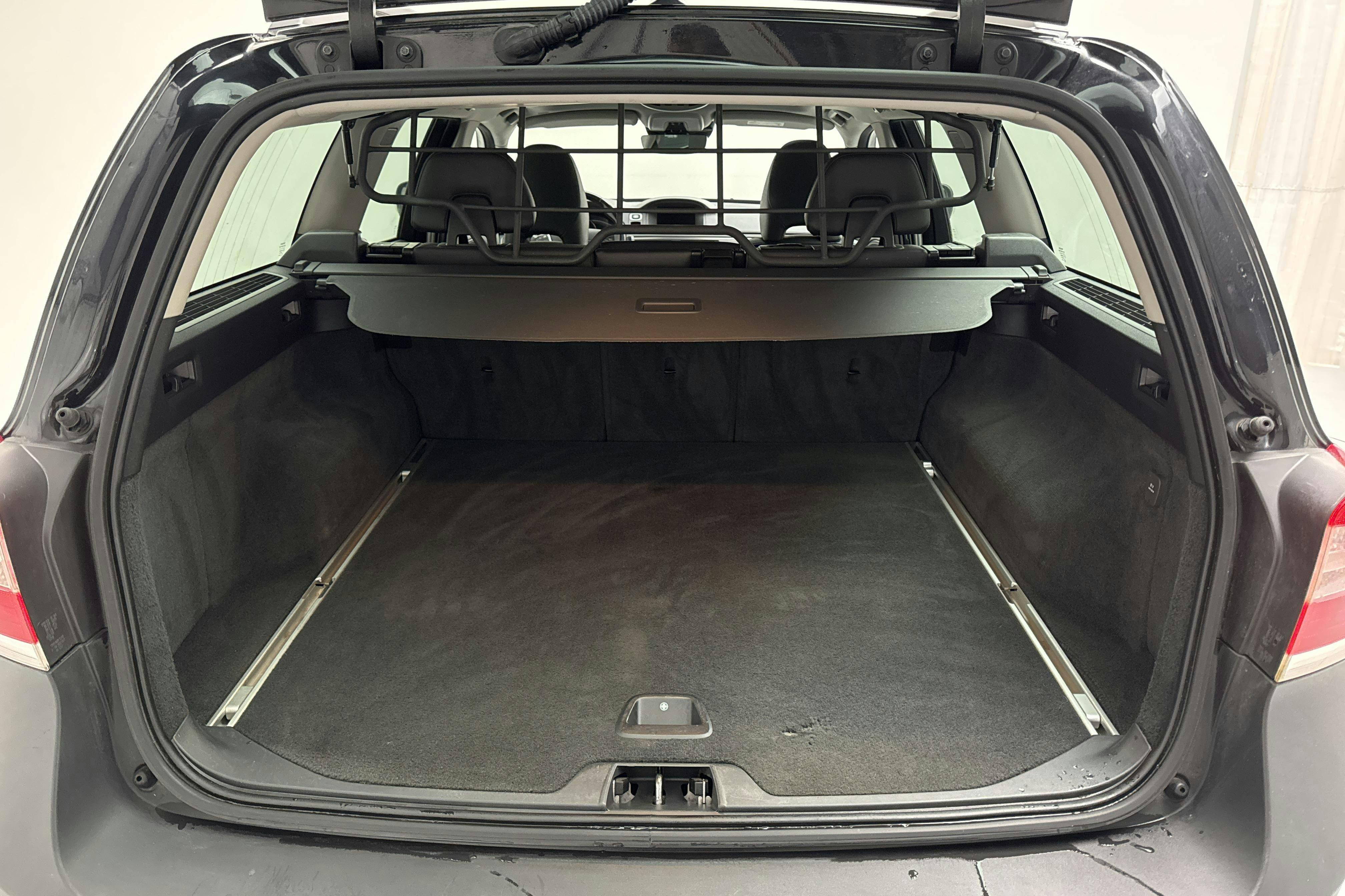 Volvo XC70 II D4 2WD (181hk) - 193 600 km - Manual - black - 2015