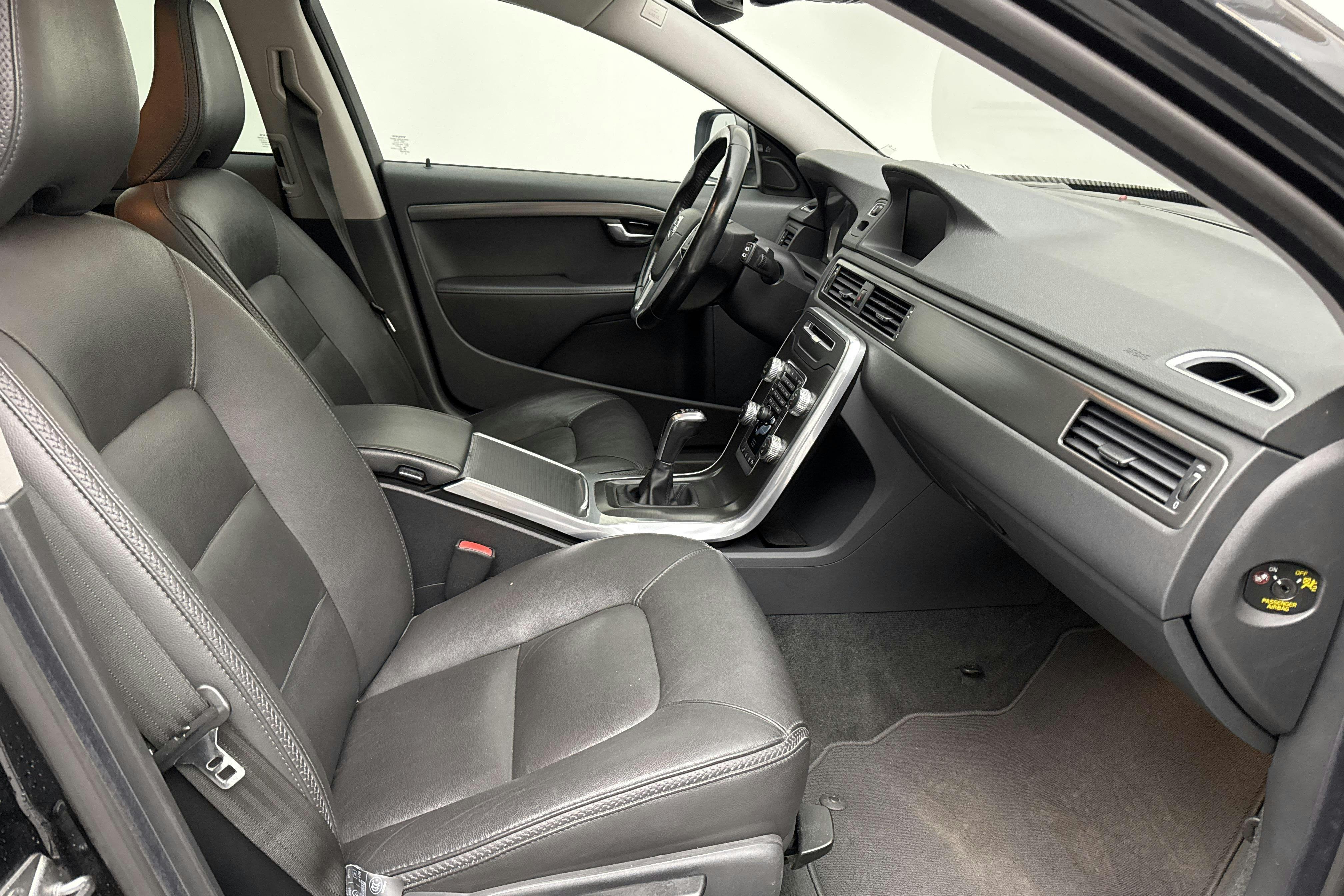 Volvo XC70 II D4 2WD (181hk) - 193 600 km - Manual - black - 2015