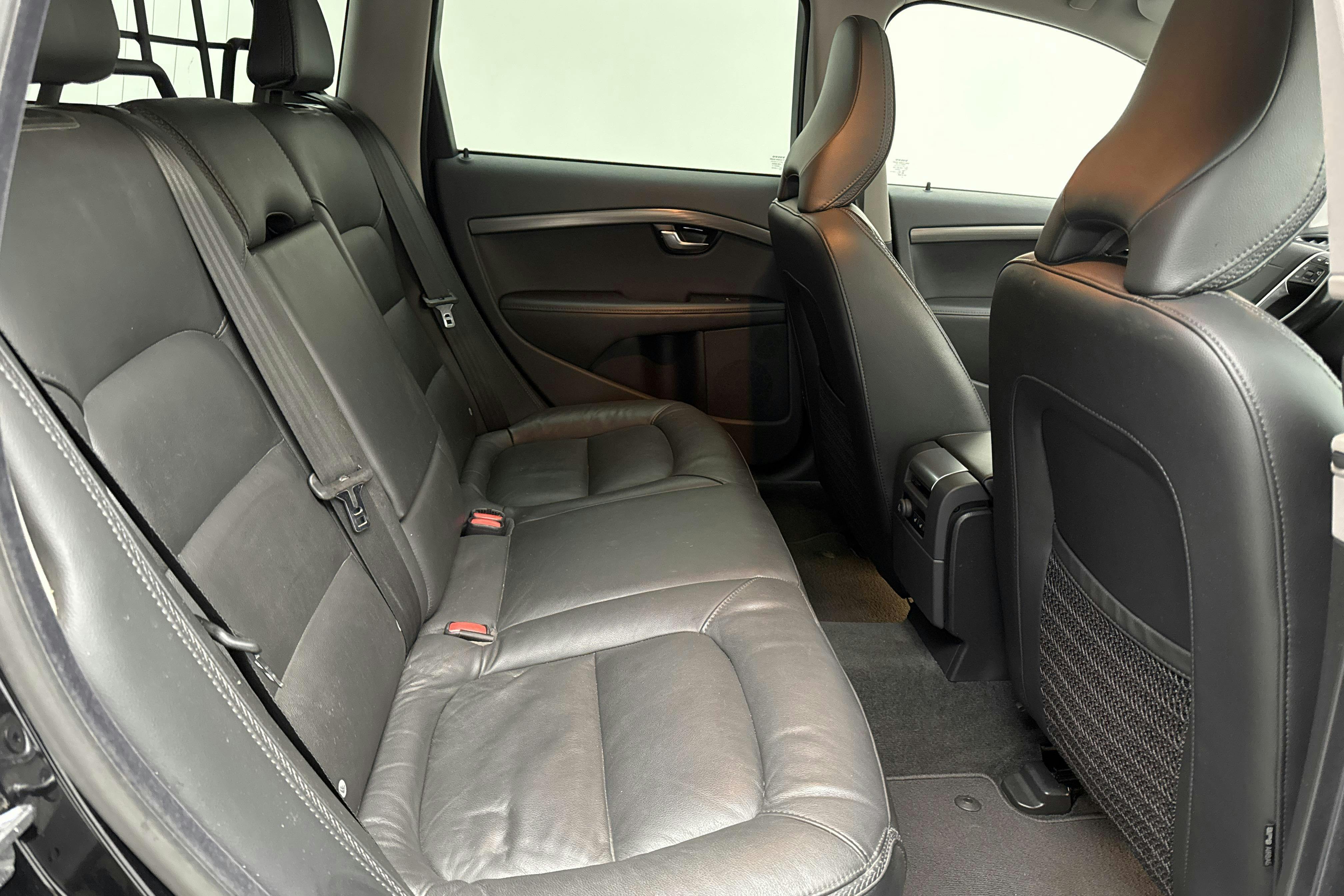 Volvo XC70 II D4 2WD (181hk) - 193 600 km - Manual - black - 2015