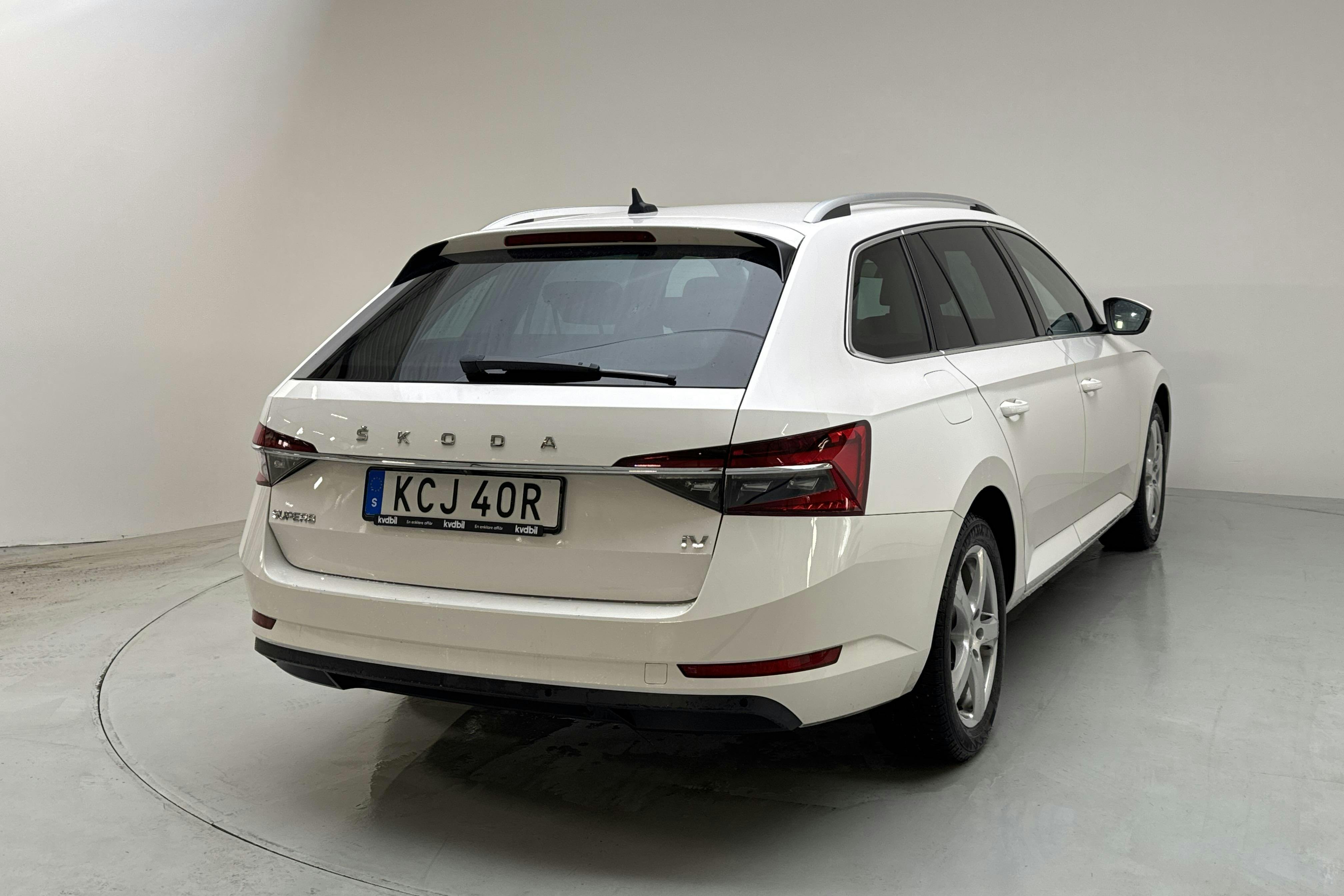 Skoda Superb 1.4 TSI PHEV Kombi (218hk) - 5 347 mil - Automat - vit - 2021