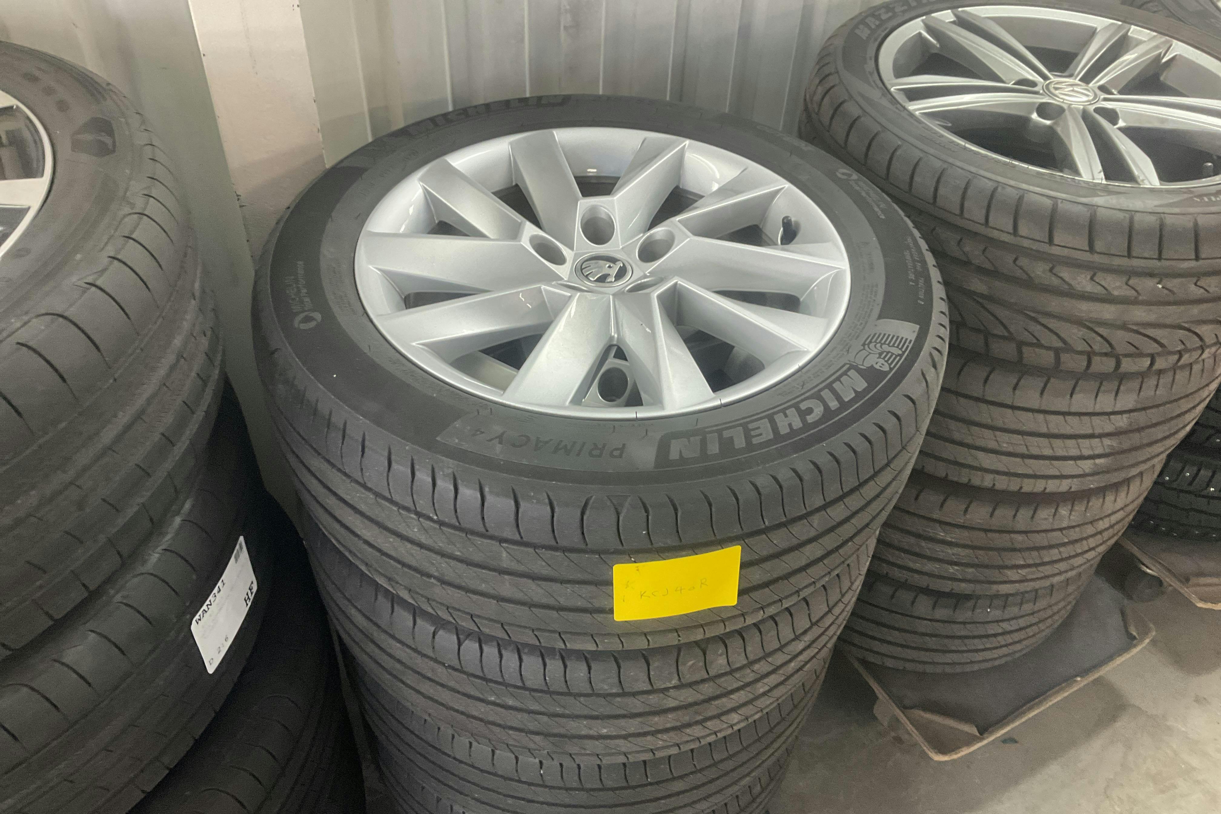 Skoda Superb 1.4 TSI PHEV Kombi (218hk) - 5 347 mil - Automat - vit - 2021