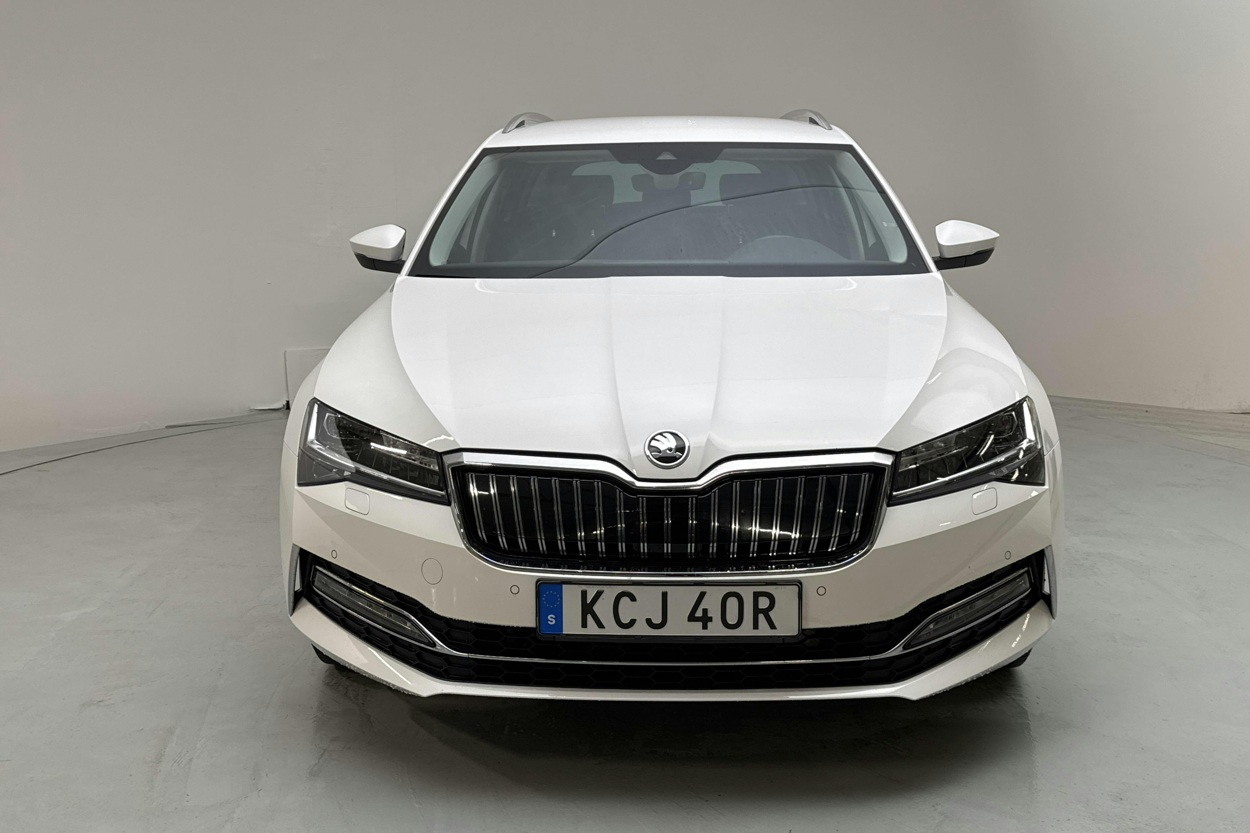 Skoda Superb 1.4 TSI PHEV Kombi (218hk) - 5 347 mil - Automat - vit - 2021
