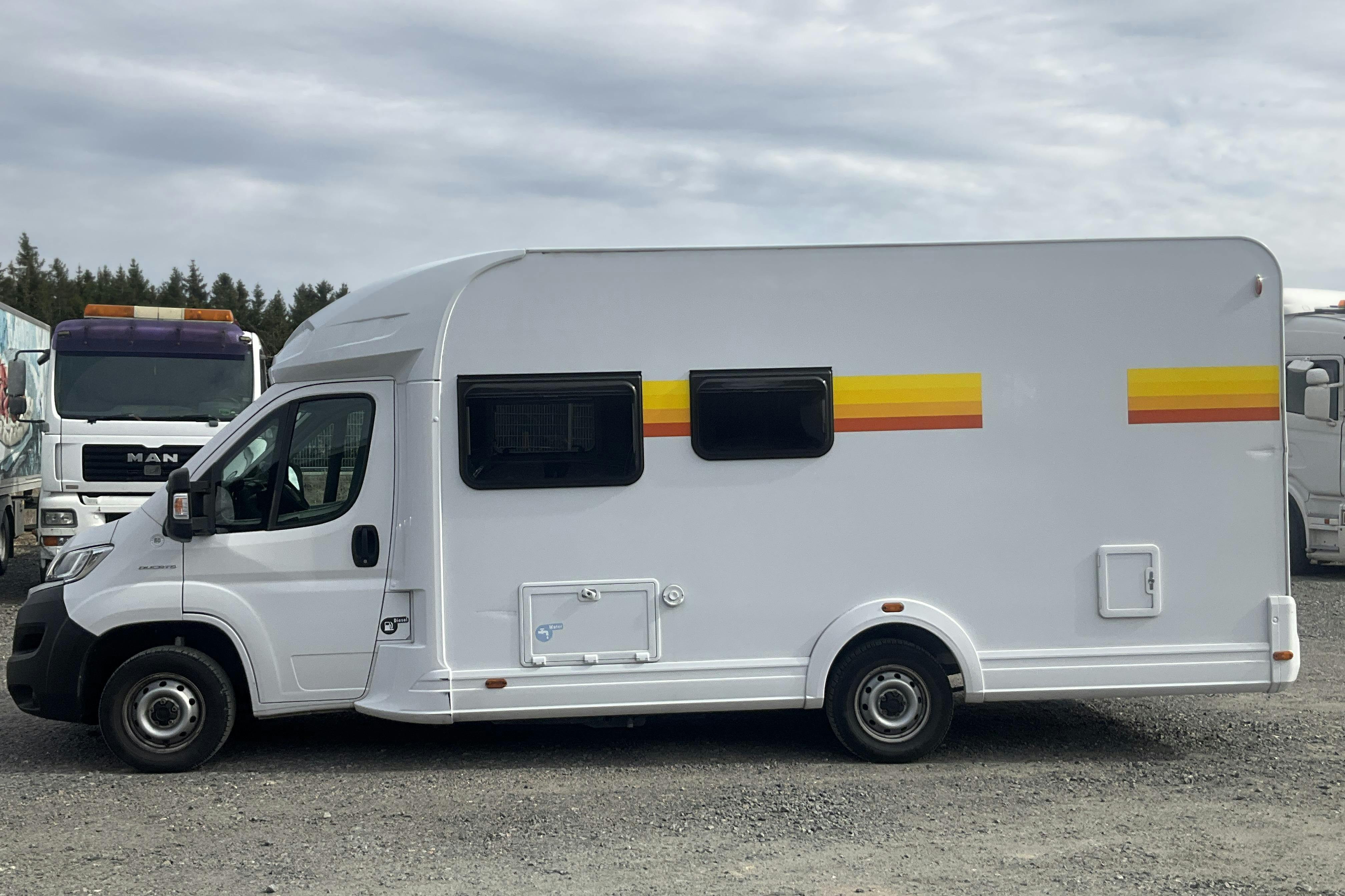 FIAT WEINSBERG CaraSuite 650 MF Husbil - 91 120 km - Käsitsi - valge - 2021