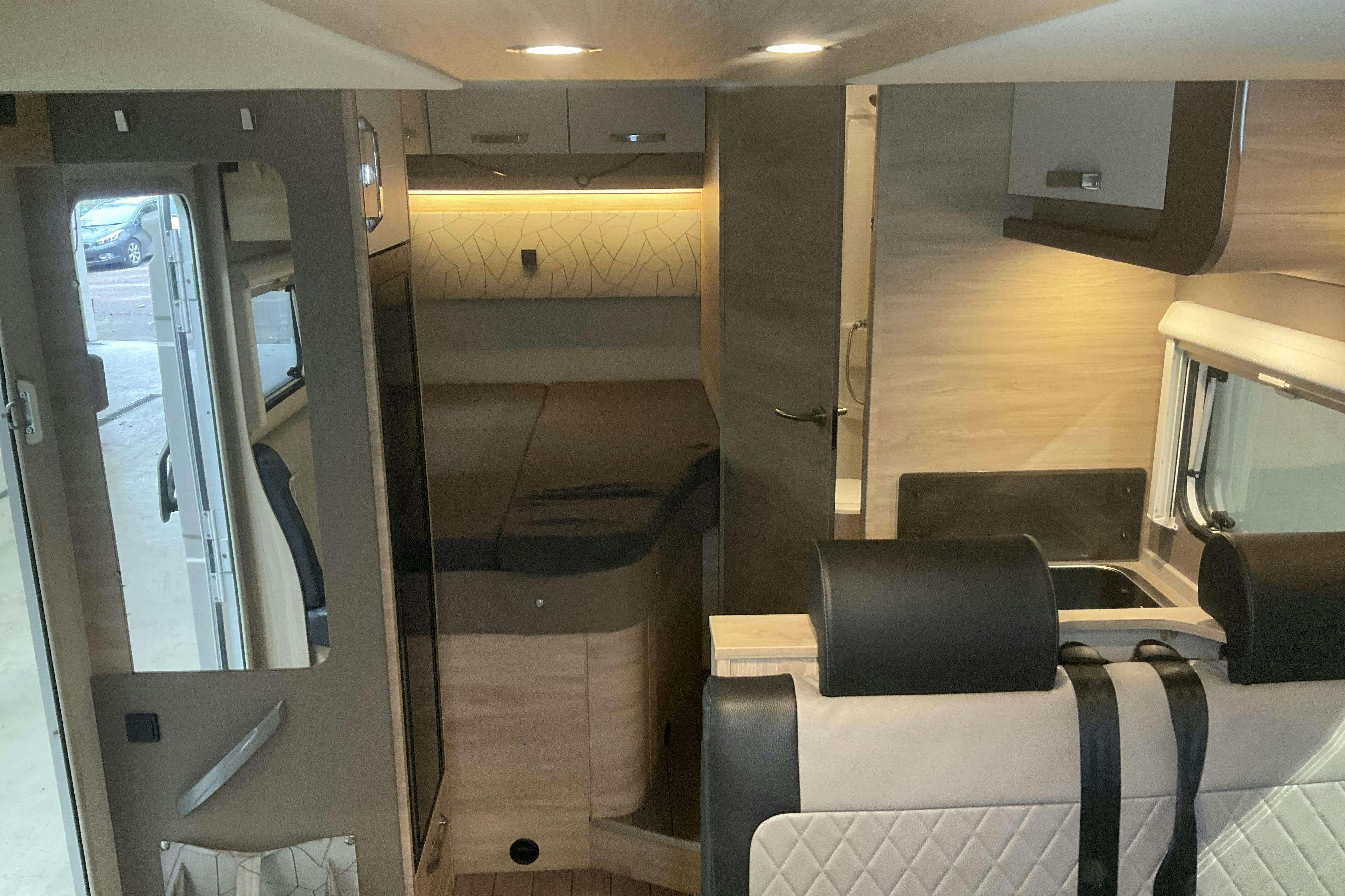 FIAT WEINSBERG CaraSuite 650 MF Husbil - 91 120 km - Käsitsi - valge - 2021