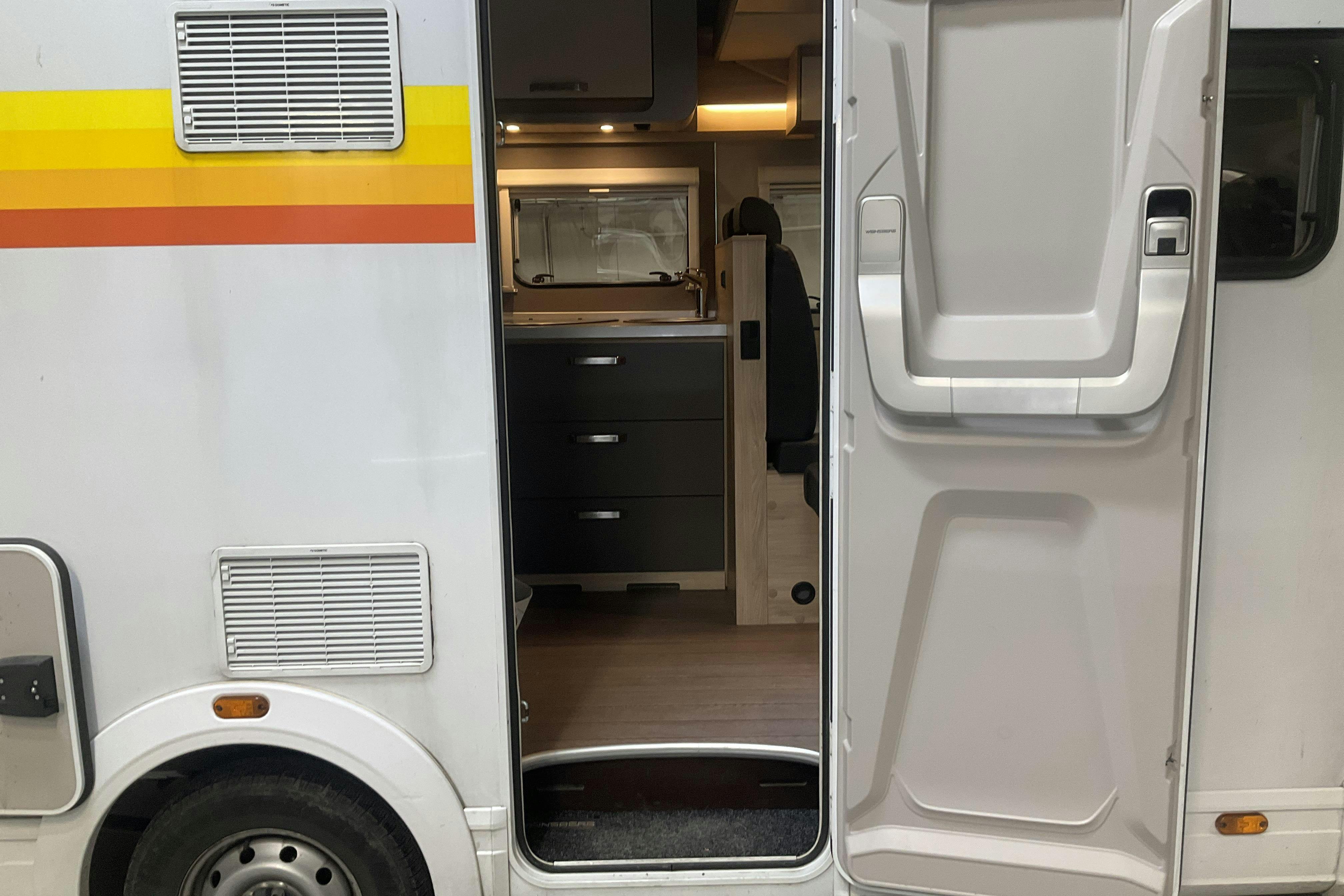 FIAT WEINSBERG CaraSuite 650 MF Husbil - 91 120 km - Käsitsi - valge - 2021