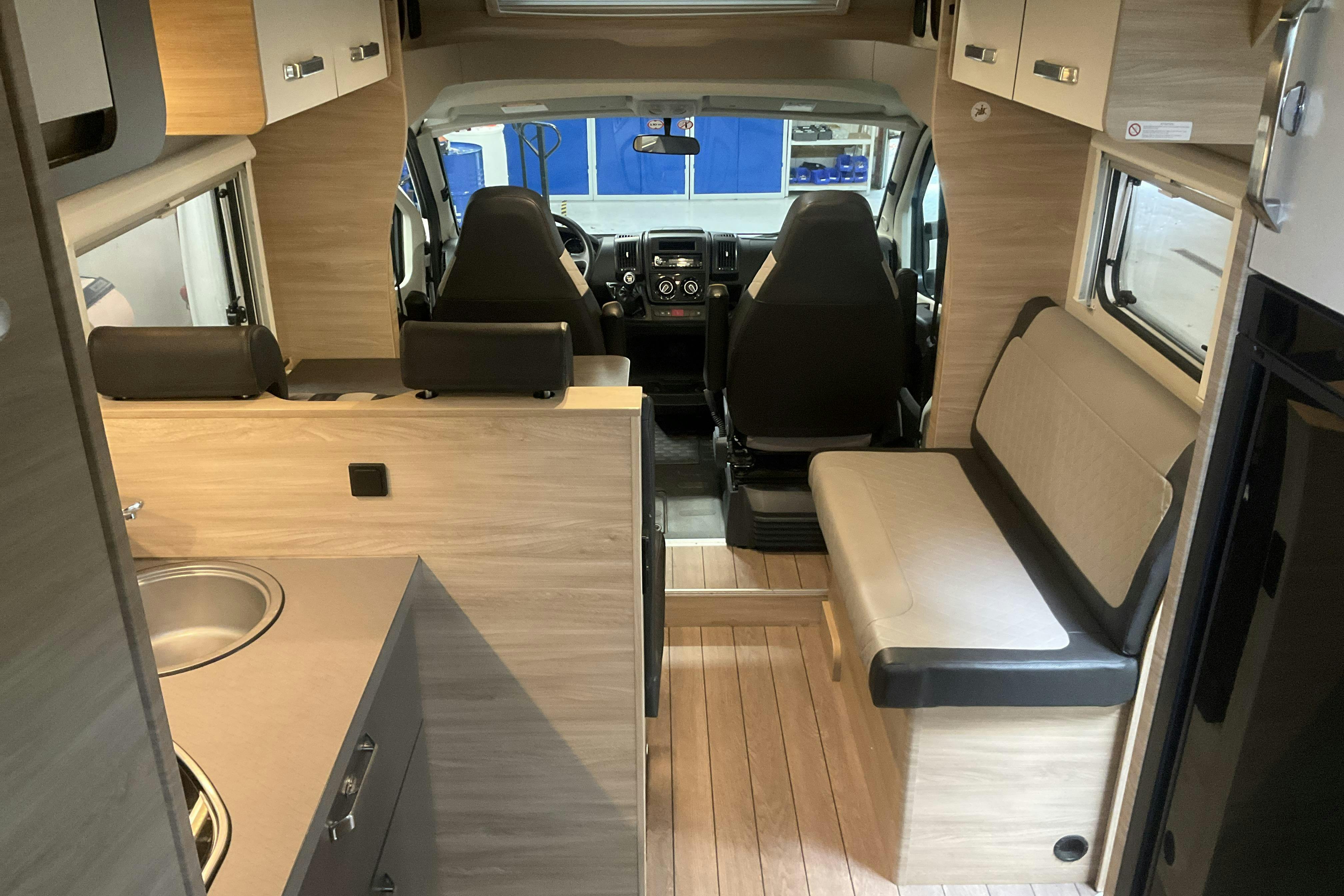 FIAT WEINSBERG CaraSuite 650 MF Husbil - 91 120 km - Käsitsi - valge - 2021