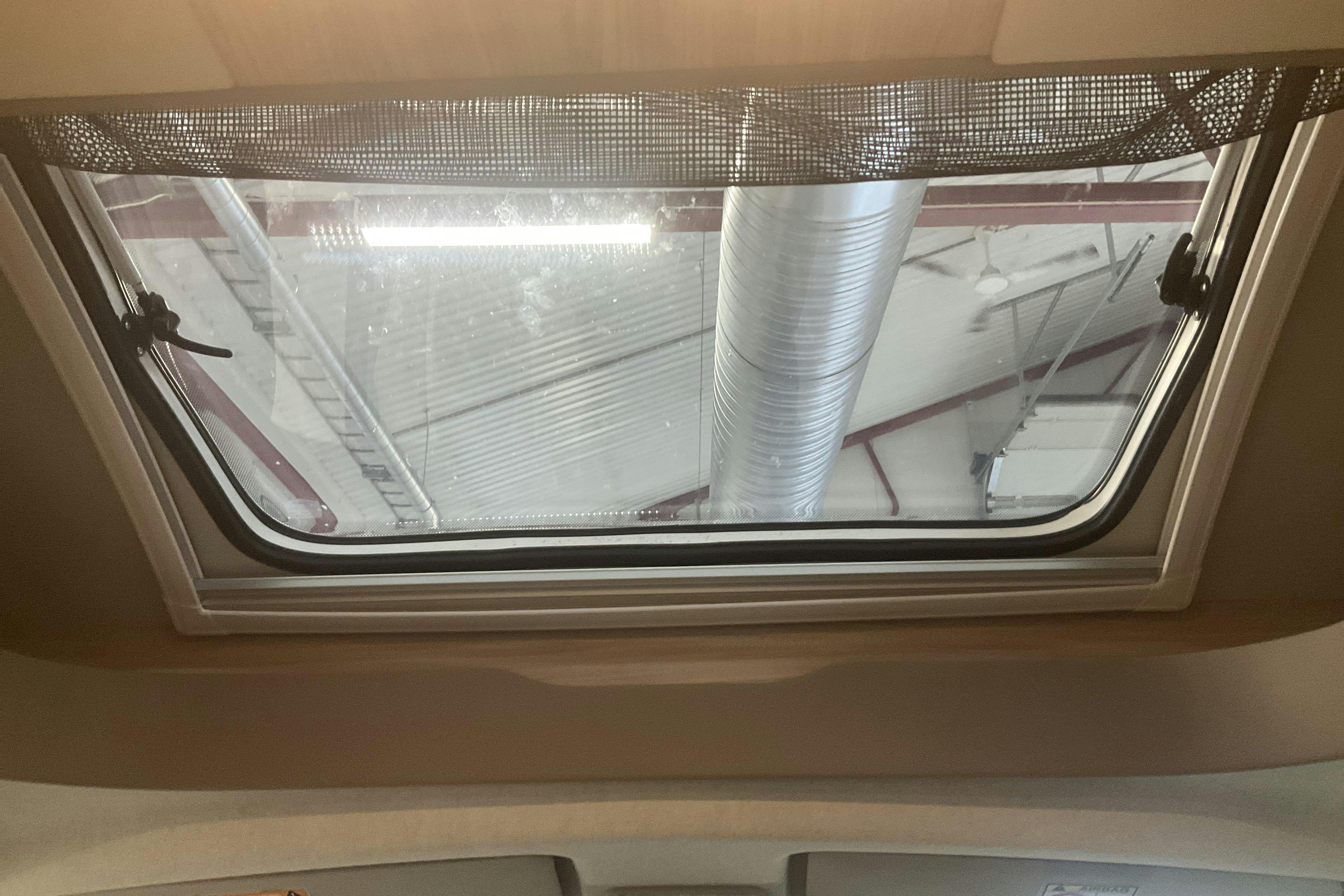 FIAT WEINSBERG CaraSuite 650 MF Husbil - 91 120 km - Käsitsi - valge - 2021