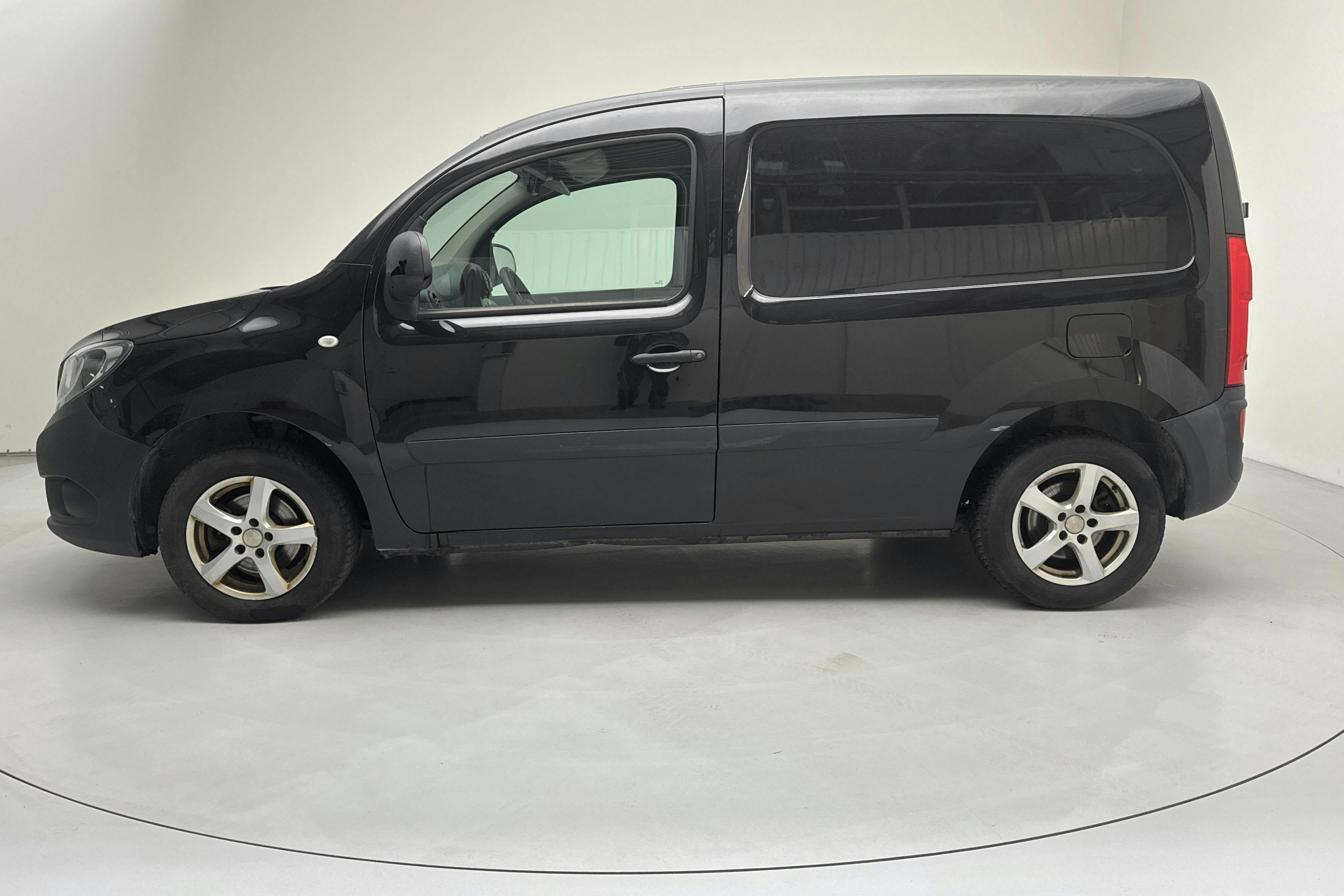 Mercedes Citan 109 1.5 CDI (90hk) - 146 450 km - Käsitsi - must - 2019