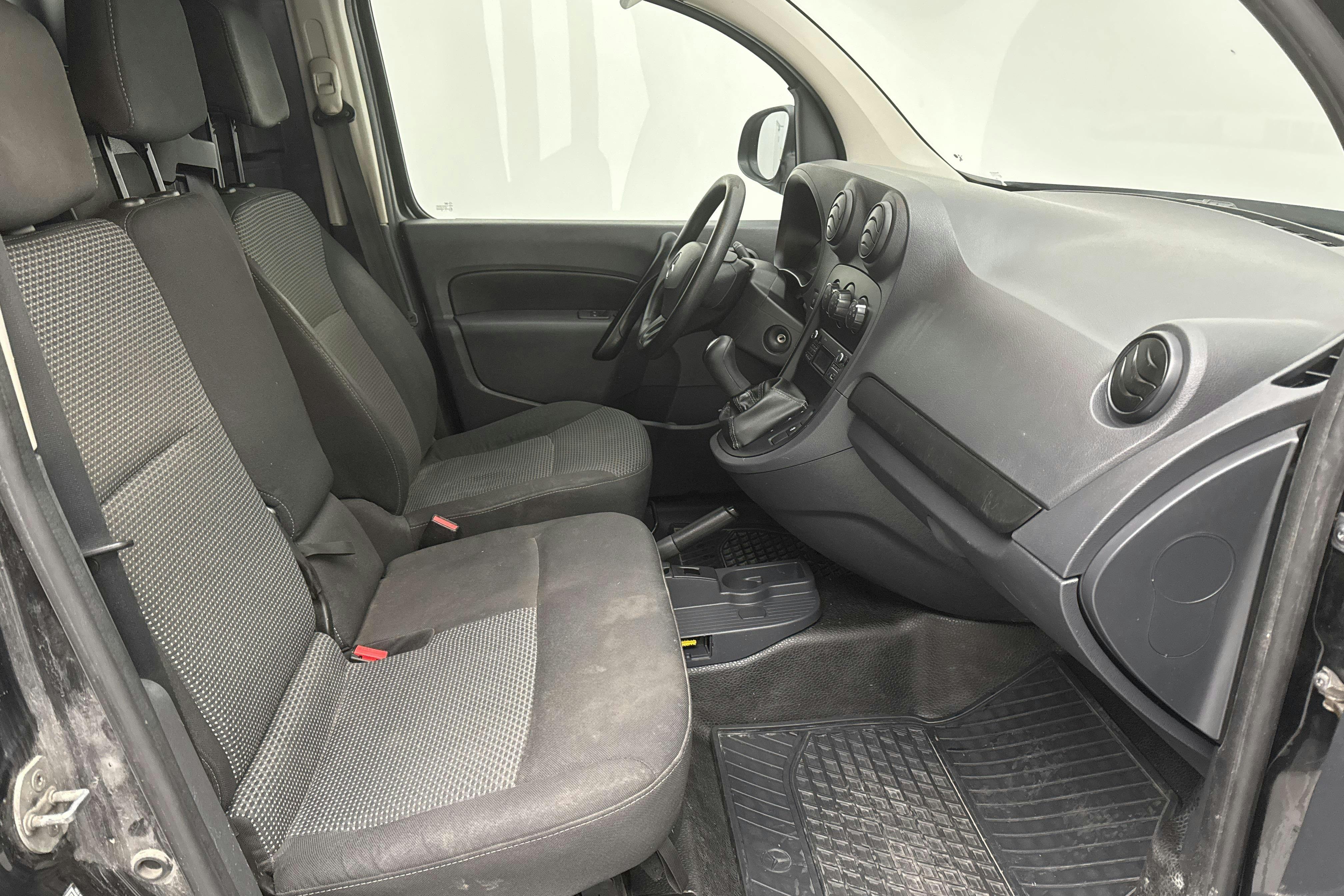 Mercedes Citan 109 1.5 CDI (90hk) - 146 450 km - Käsitsi - must - 2019
