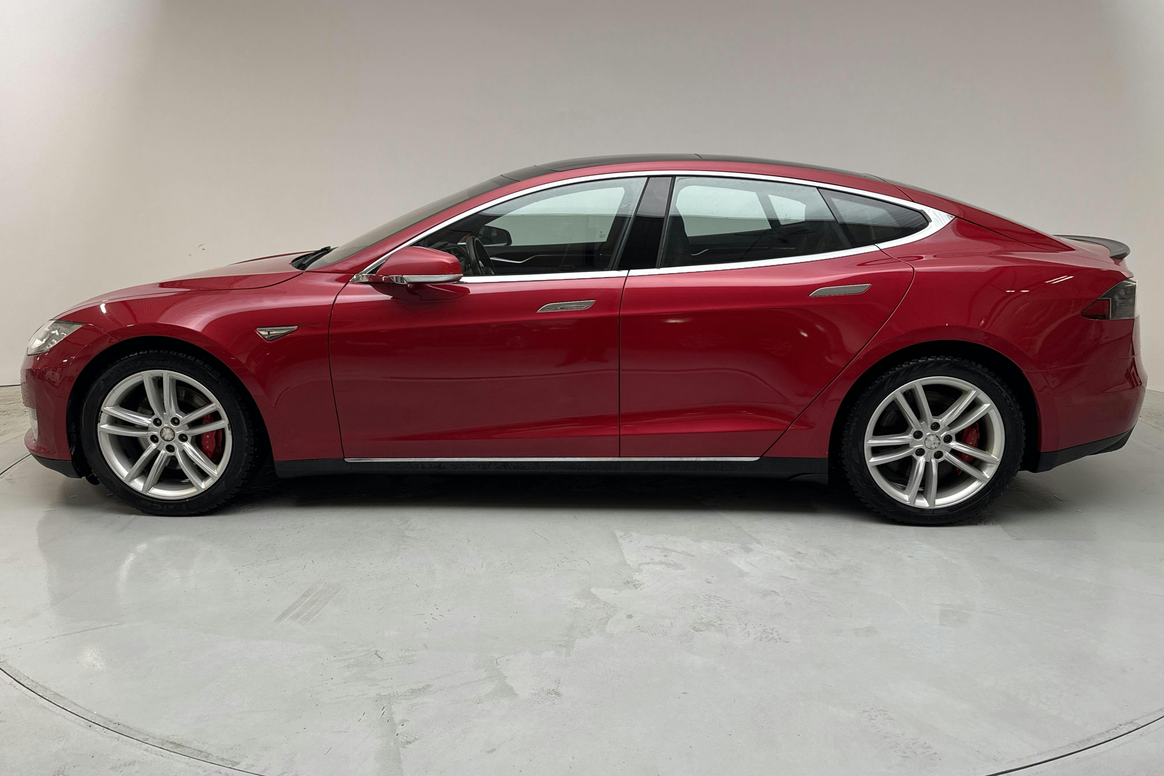 Tesla Model S P85+ - 16 917 mil - Automat - röd - 2014
