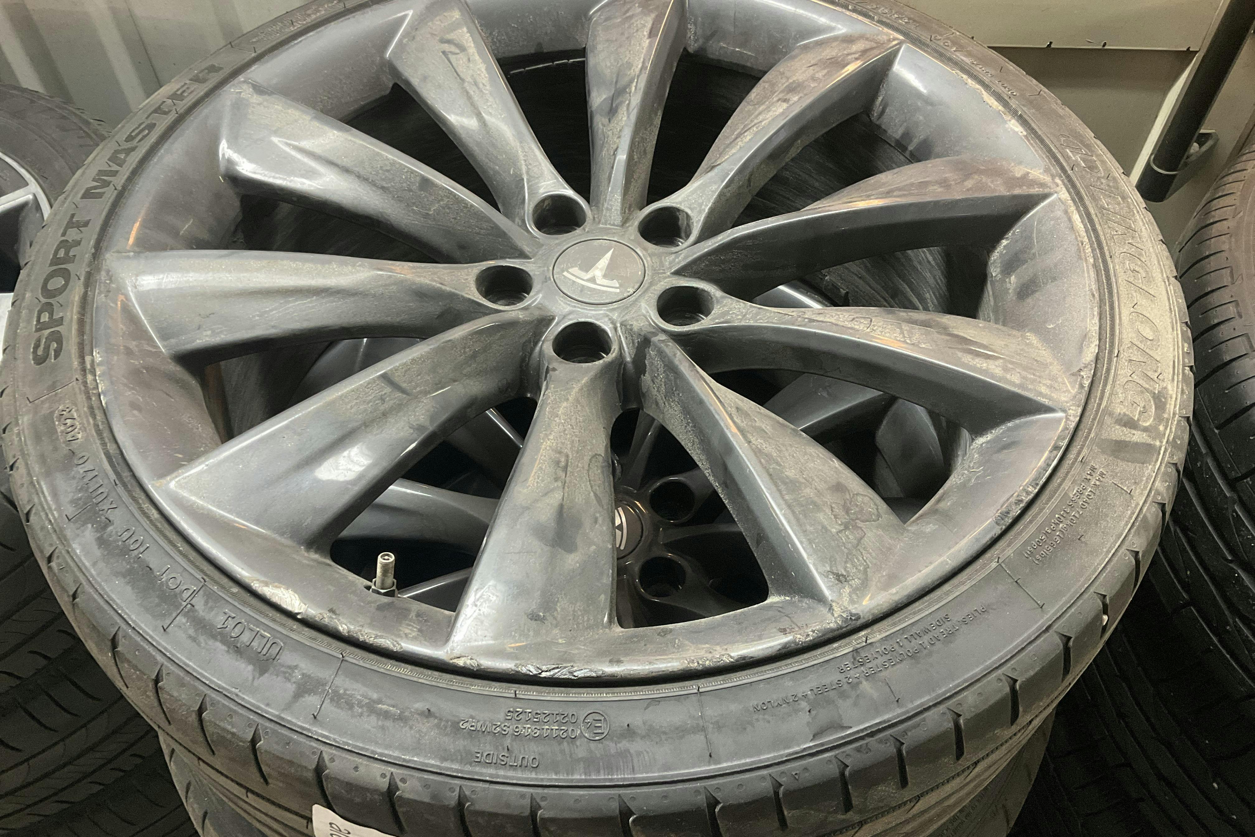 Tesla Model S P85+ - 16 917 mil - Automat - röd - 2014