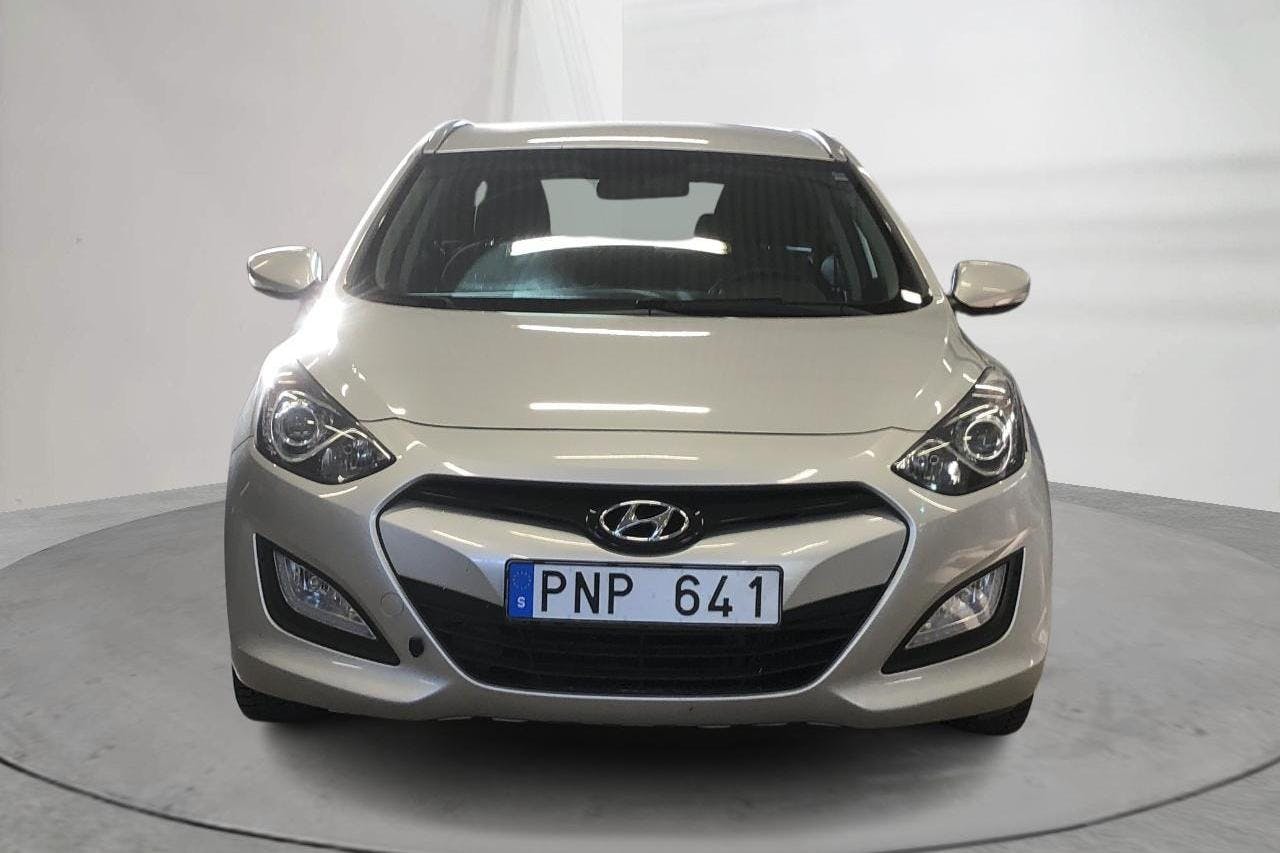Hyundai i30 1.6 CRDi Kombi (110hk) - 175 930 km - Manualna - srebro - 2013