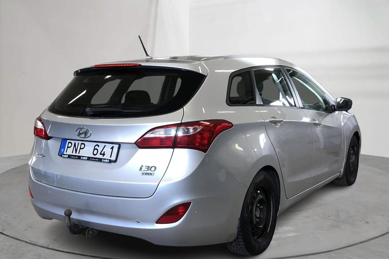 Hyundai i30 1.6 CRDi Kombi (110hk) - 175 930 km - Manualna - srebro - 2013