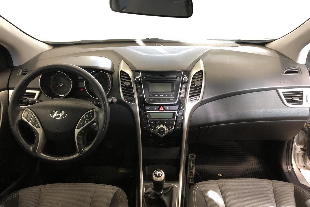 Hyundai i30 1.6 CRDi Kombi (110hk) - 175 930 km - Manualna - srebro - 2013