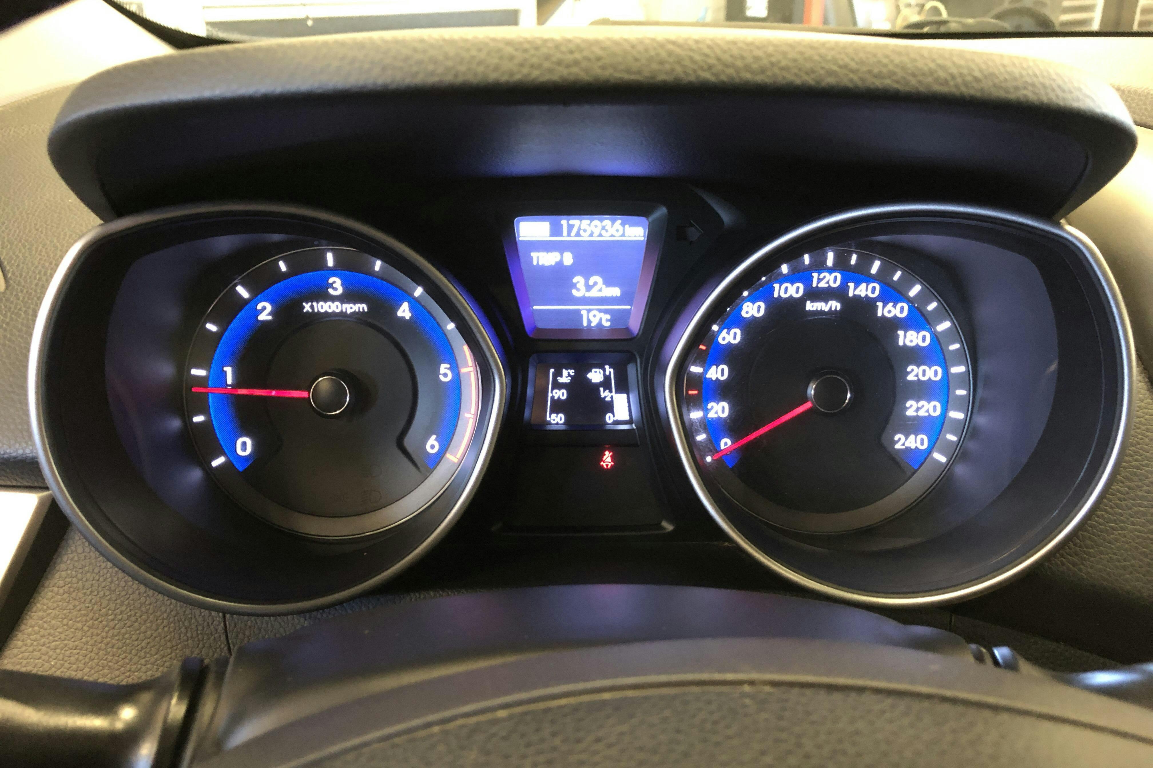 Hyundai i30 1.6 CRDi Kombi (110hk) - 175 930 km - Manualna - srebro - 2013