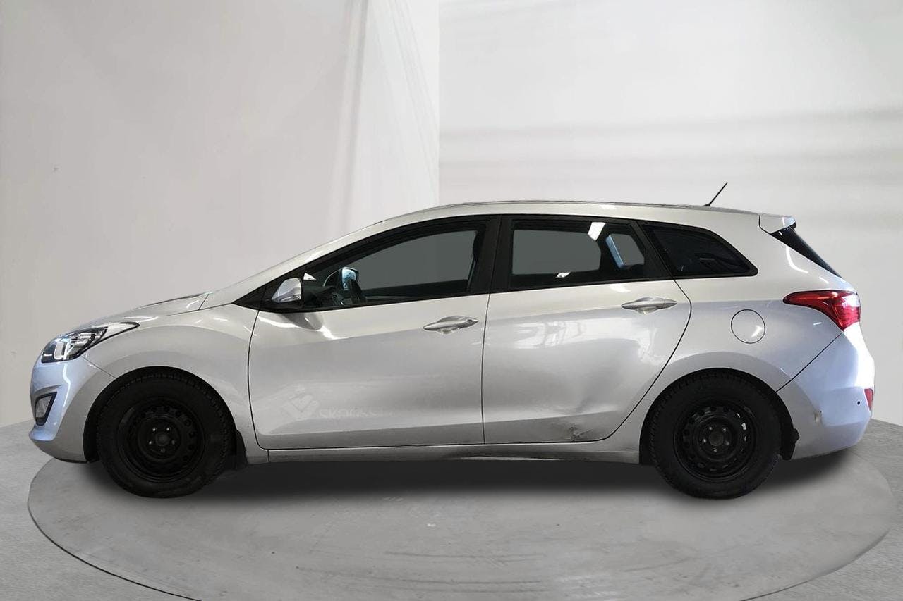 Hyundai i30 1.6 CRDi Kombi (110hk) - 175 930 km - Manualna - srebro - 2013