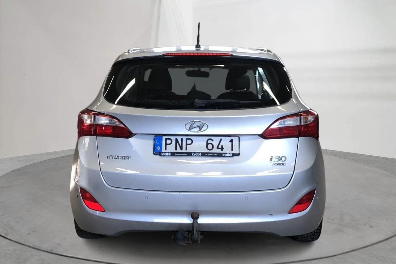 Hyundai i30 1.6 CRDi Kombi (110hk) - 175 930 km - Manualna - srebro - 2013
