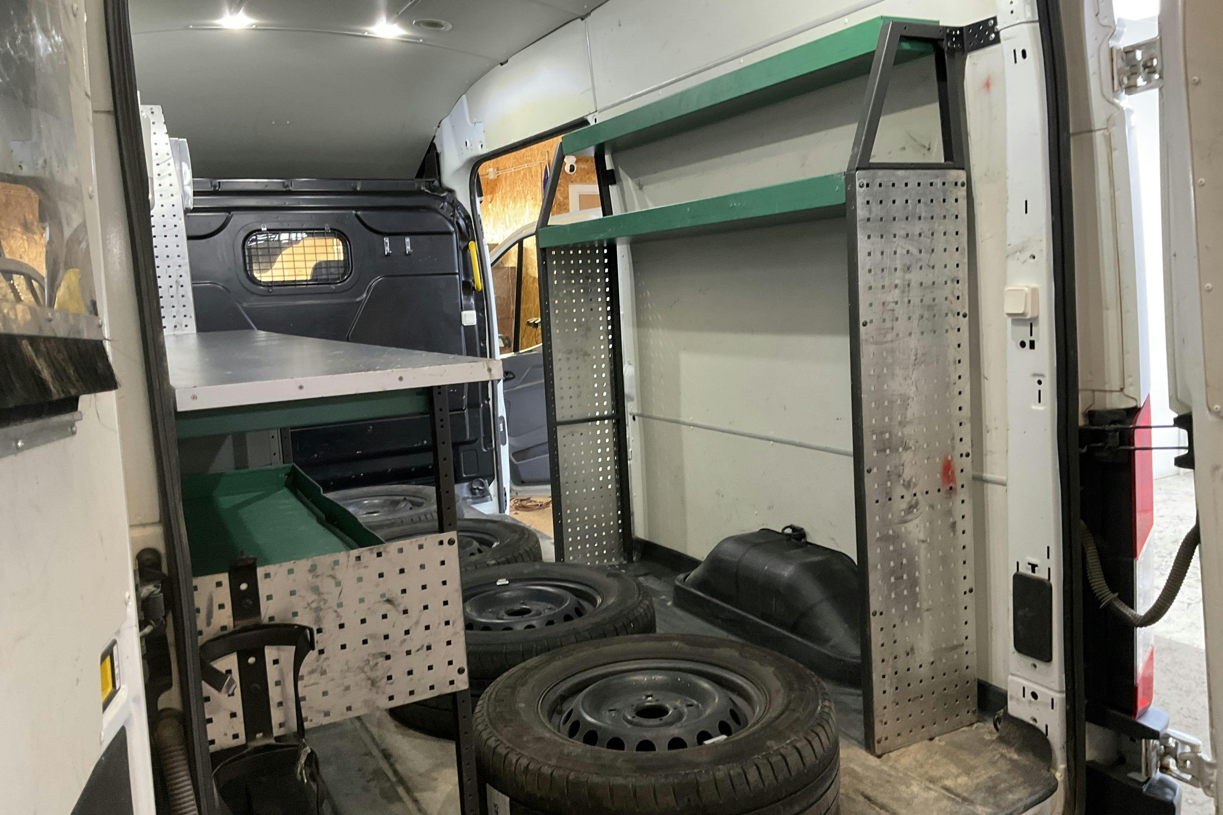 Ford Transit 350 2.0 TDCi AWD Skåp (130hk) - 9 778 mil - Manuell - vit - 2018