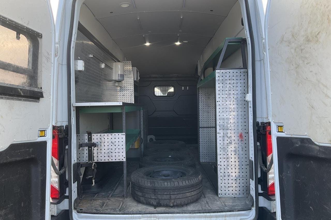 Ford Transit 350 2.0 TDCi AWD Skåp (130hk) - 9 778 mil - Manuell - vit - 2018