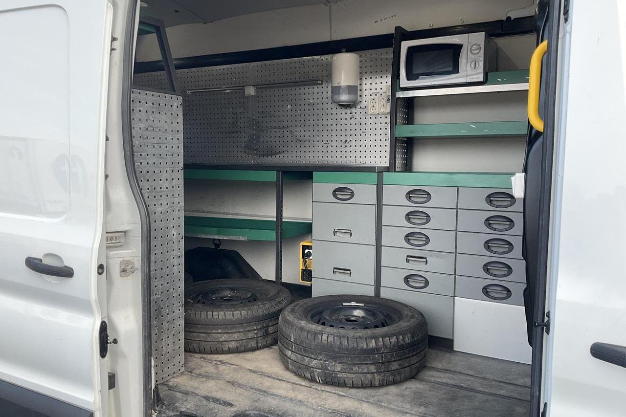Ford Transit 350 2.0 TDCi AWD Skåp (130hk) - 9 778 mil - Manuell - vit - 2018
