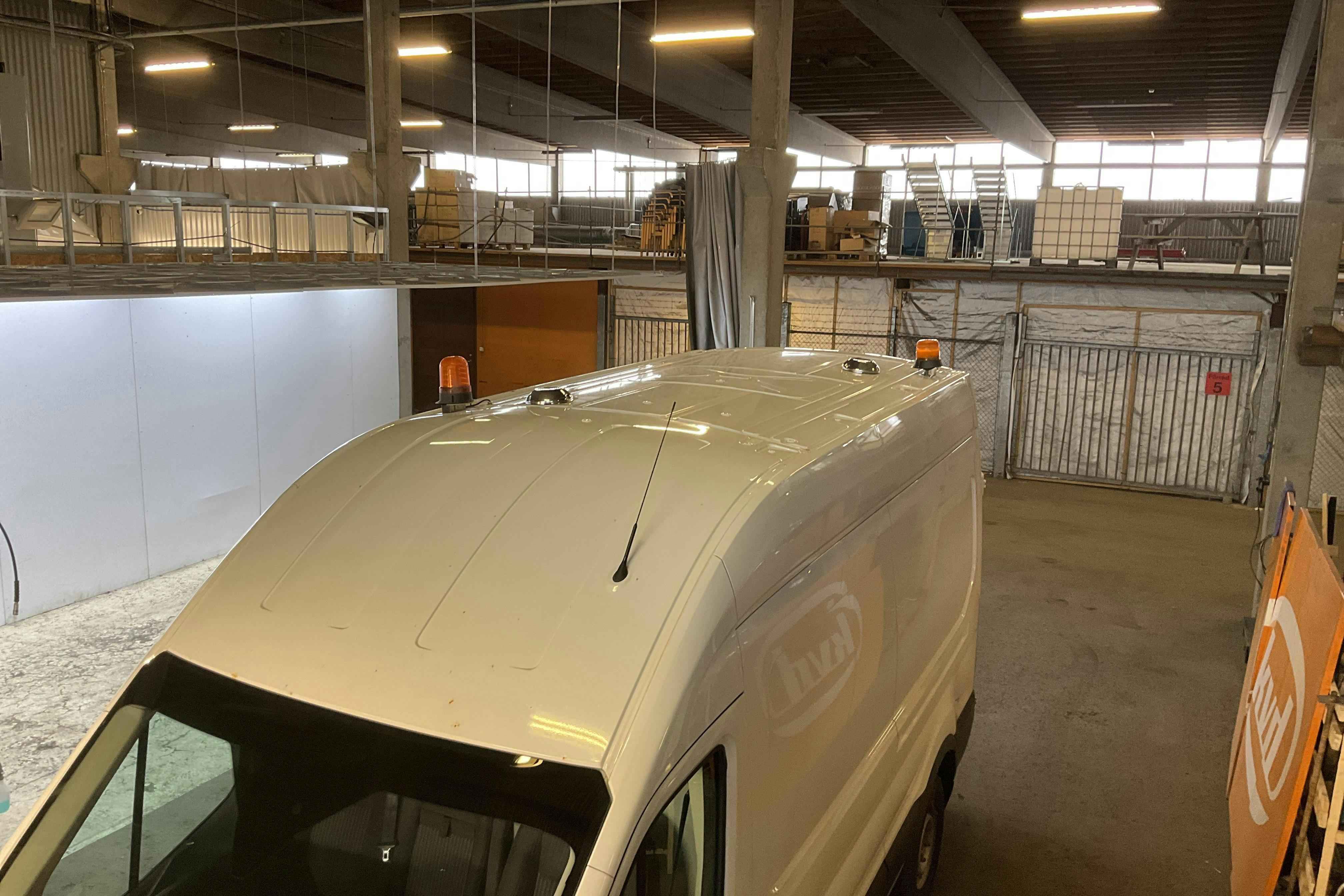 Ford Transit 350 2.0 TDCi AWD Skåp (130hk) - 9 778 mil - Manuell - vit - 2018