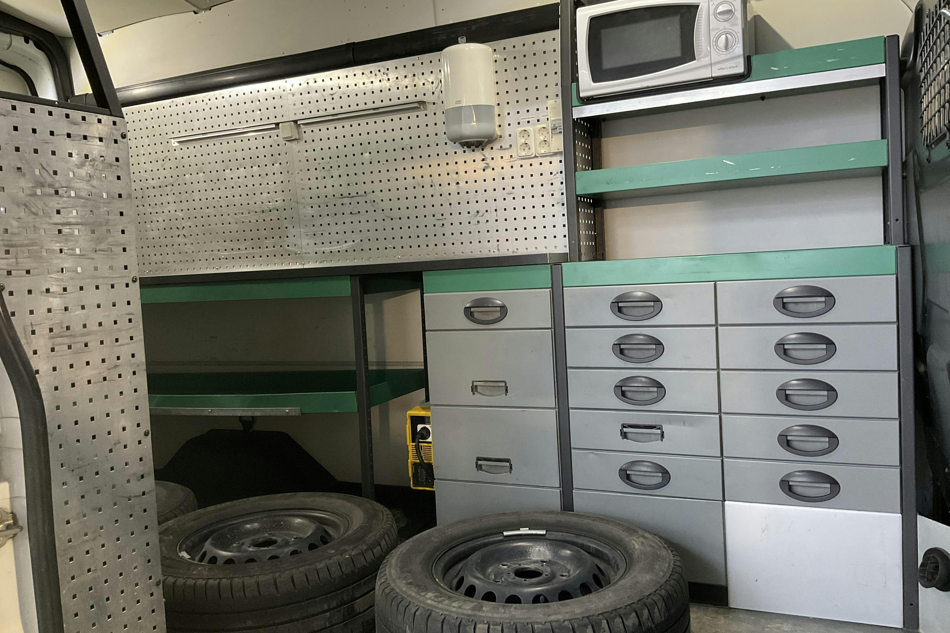 Ford Transit 350 2.0 TDCi AWD Skåp (130hk) - 9 778 mil - Manuell - vit - 2018