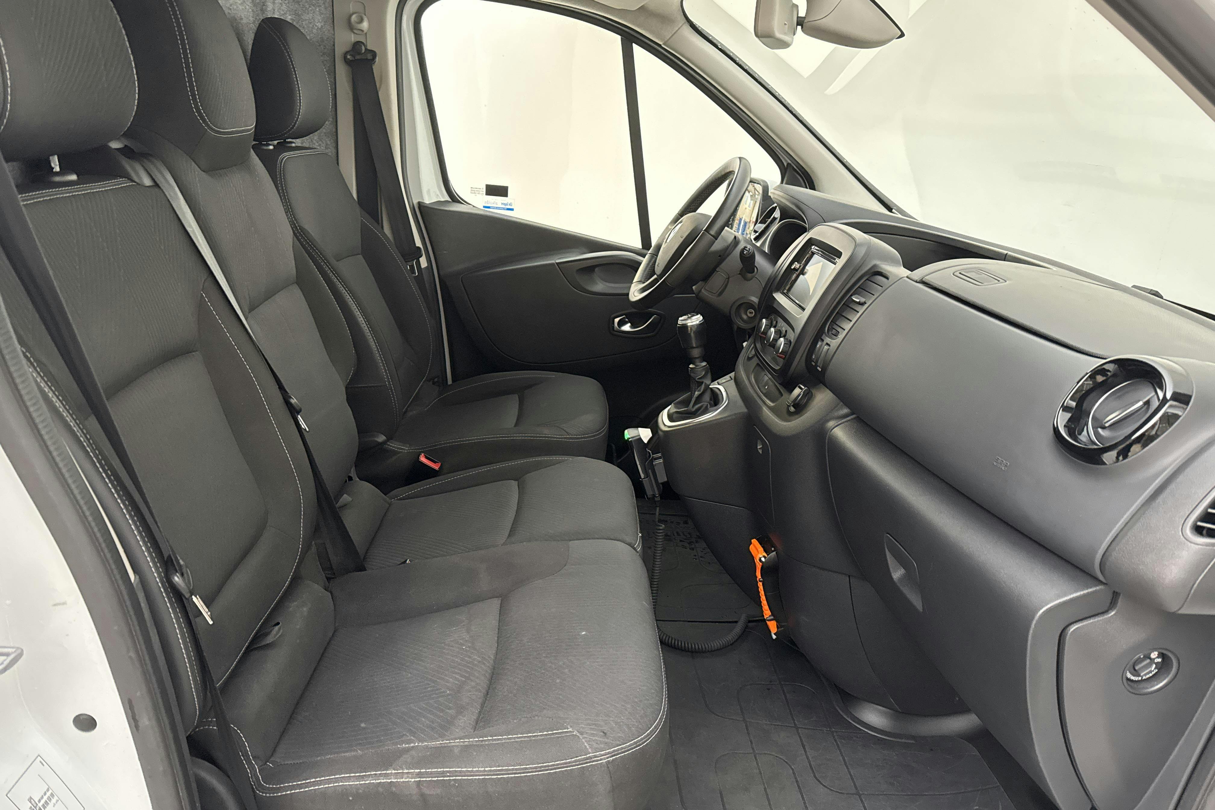Renault Trafic 2.0 dCi Skåp (145hk) - 3 107 mil - Manuell - vit - 2021