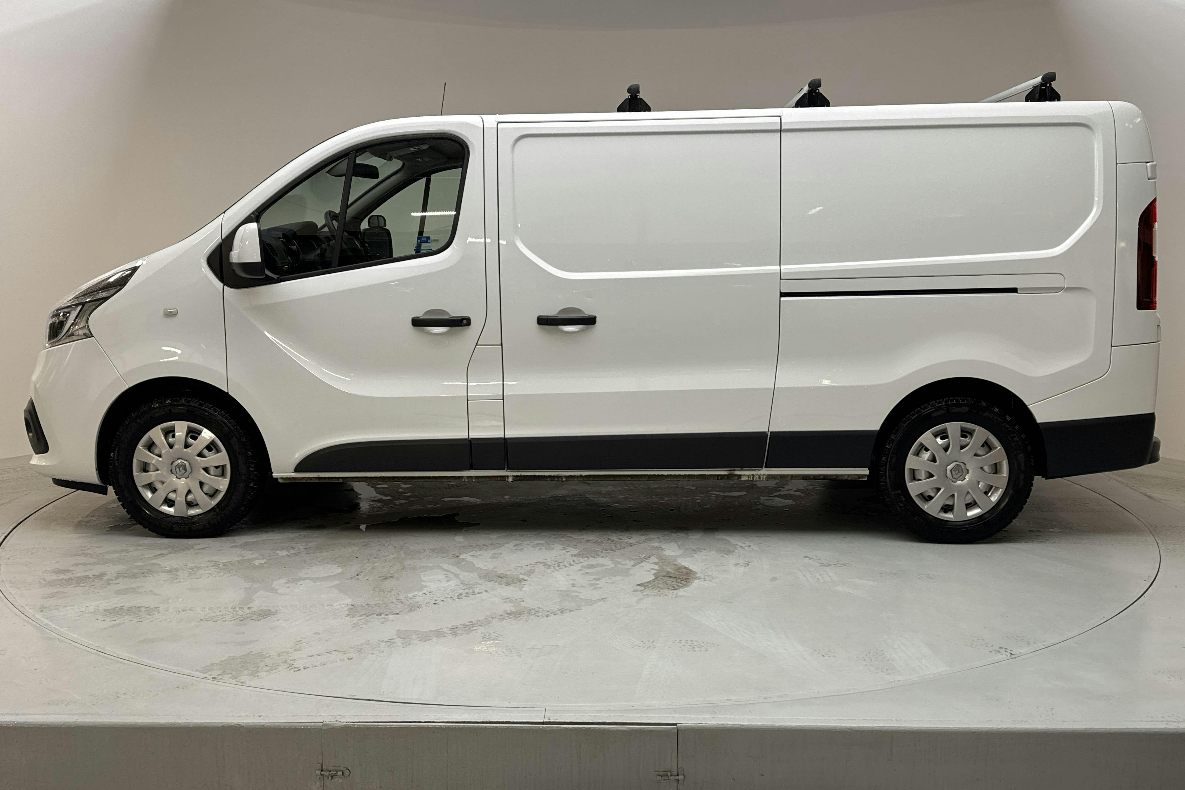 Renault Trafic 2.0 dCi Skåp (145hk) - 3 107 mil - Manuell - vit - 2021