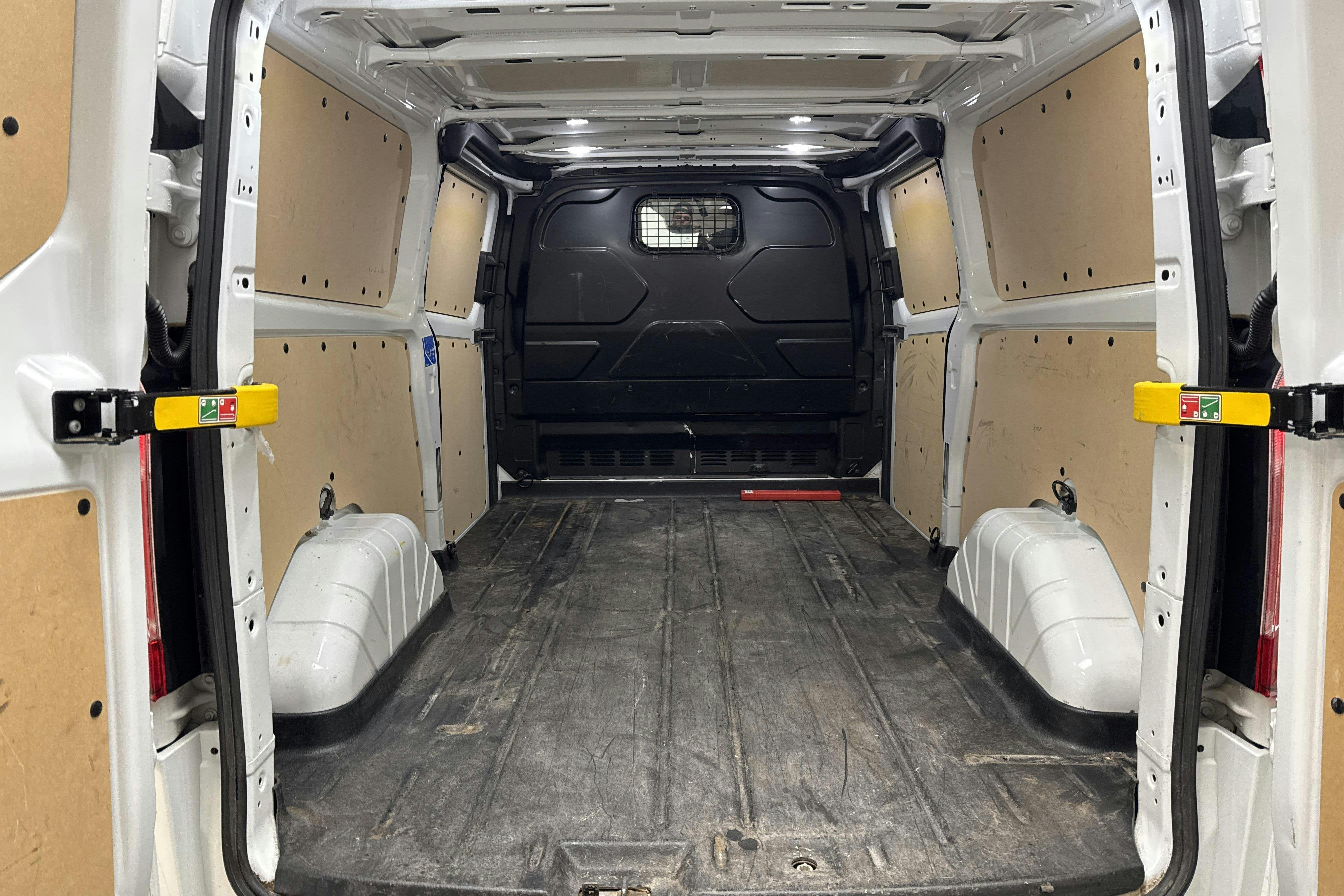 Ford Transit Custom 300 (130hk) - 4 196 mil - Automat - vit - 2020