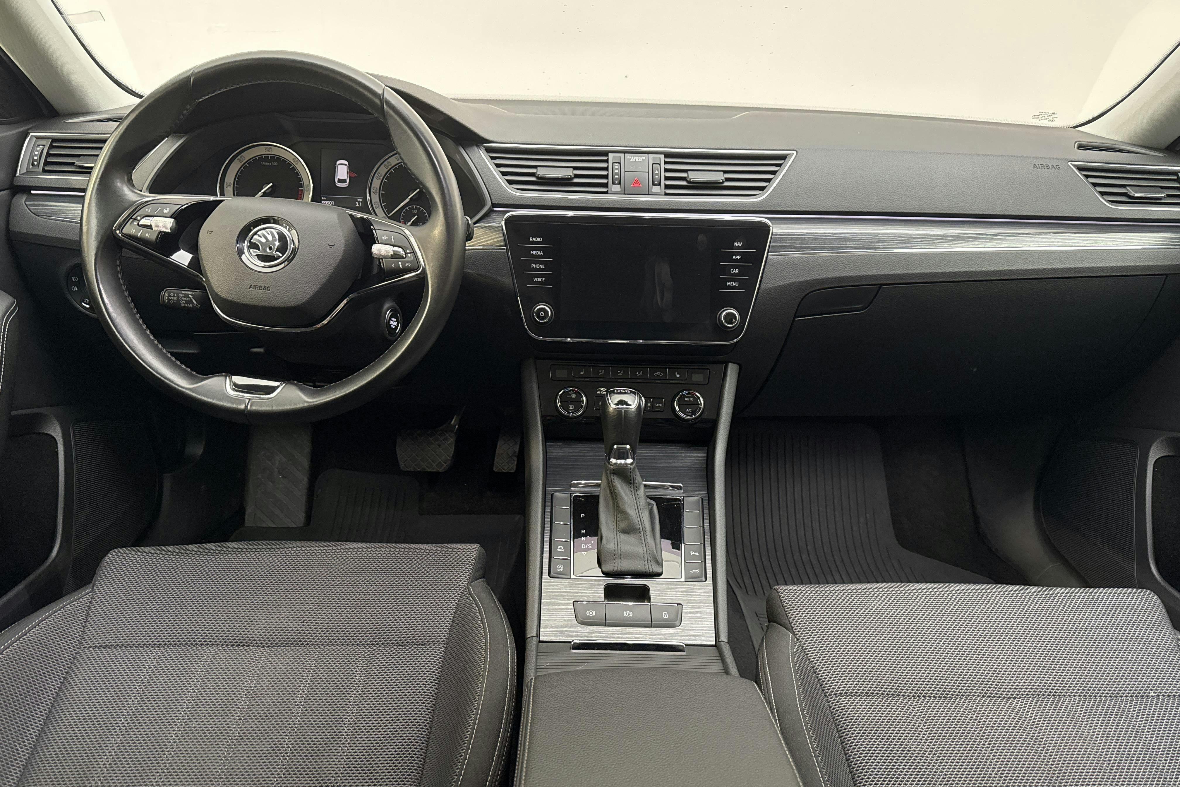 Skoda Superb 2.0 TDI Kombi (150hk) - 9 990 mil - Automat - vit - 2021