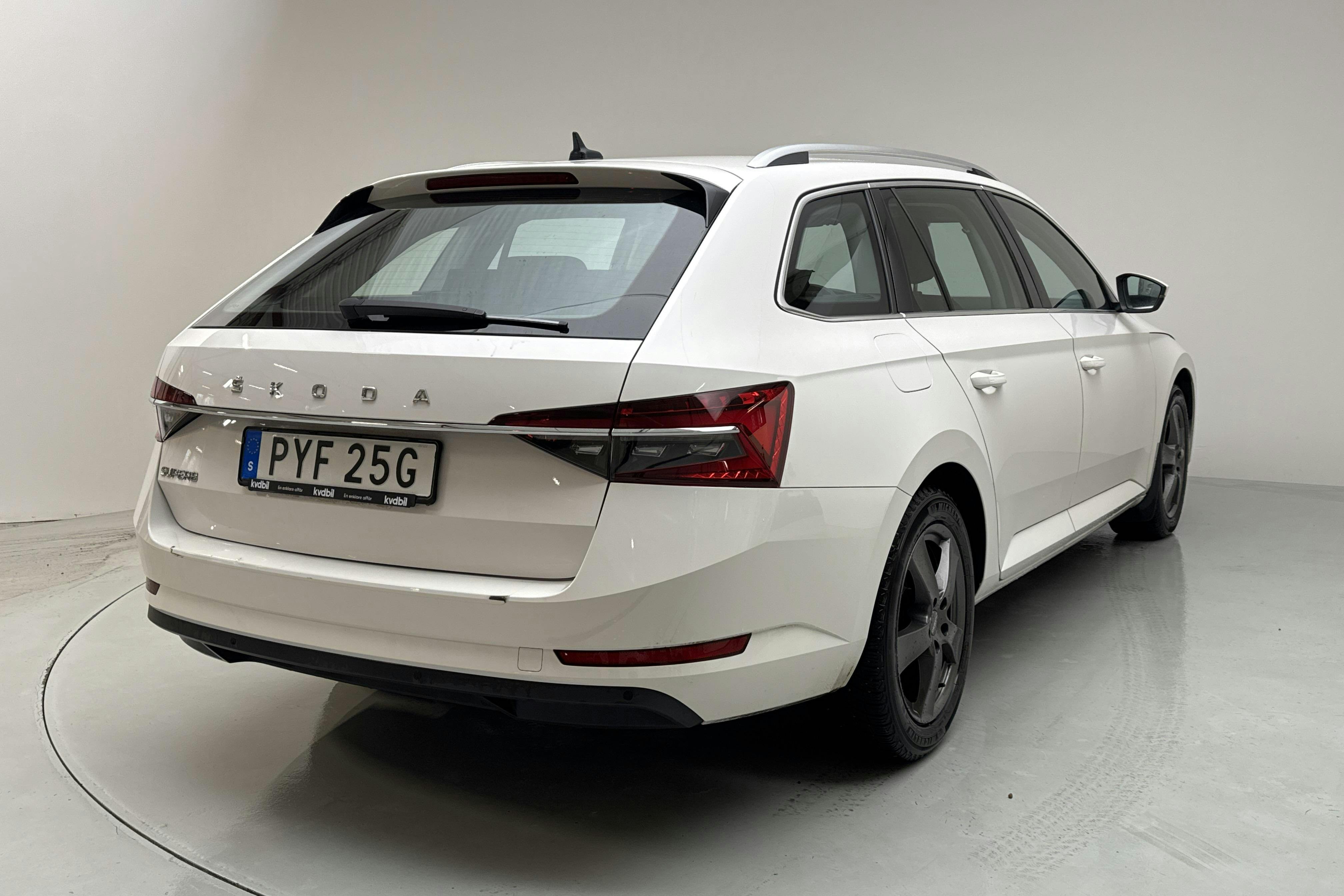 Skoda Superb 2.0 TDI Kombi (150hk) - 9 990 mil - Automat - vit - 2021