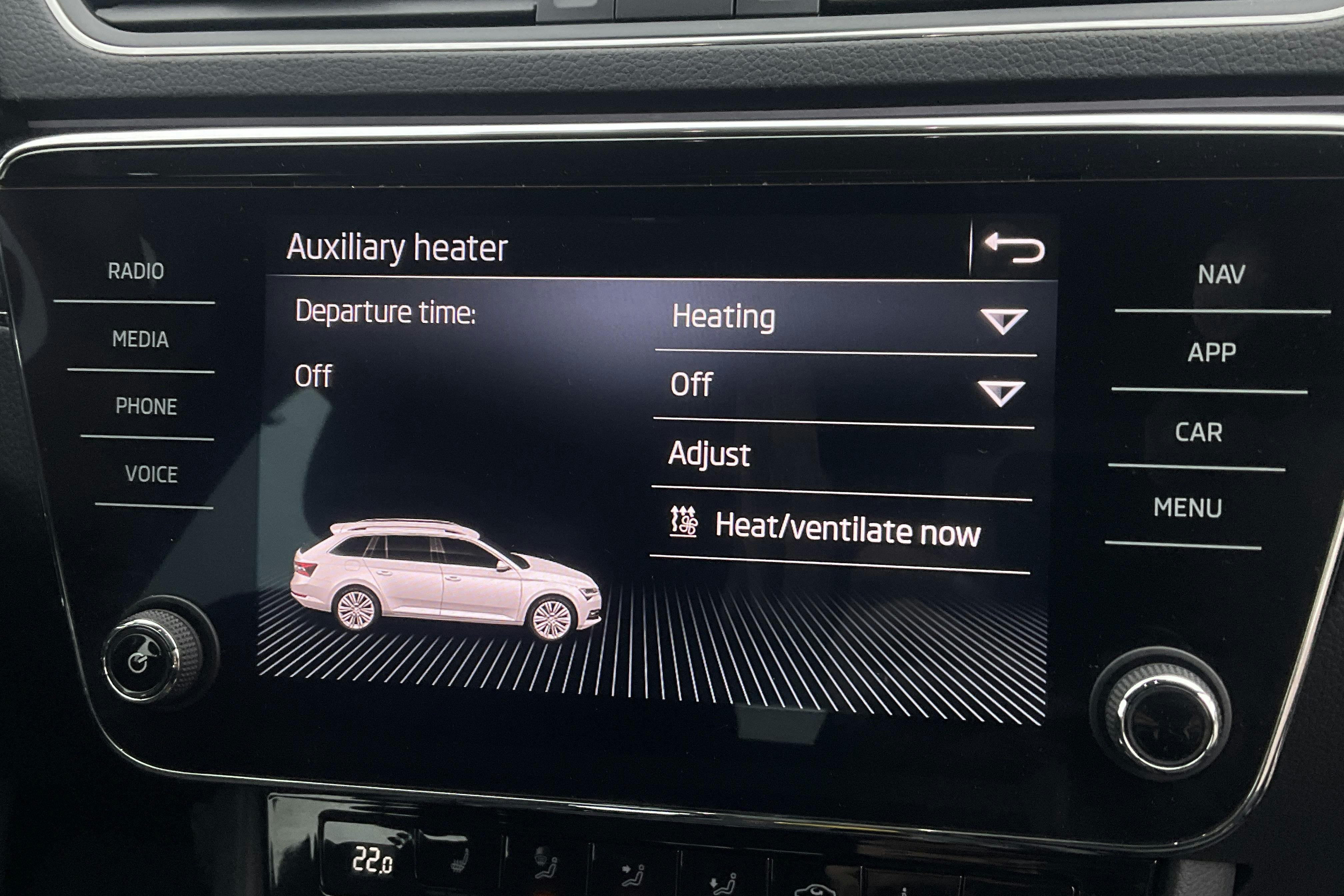 Skoda Superb 2.0 TDI Kombi (150hk) - 9 990 mil - Automat - vit - 2021
