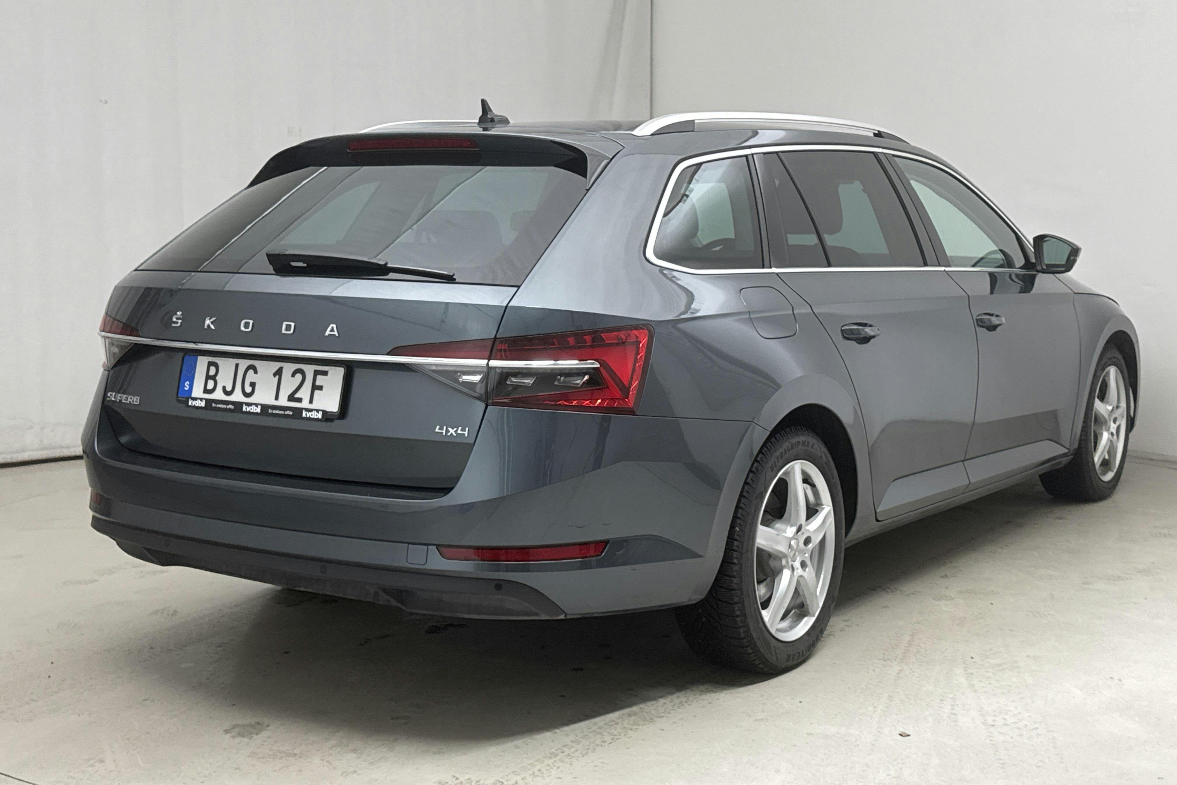 Skoda Superb 2.0 TDI Kombi 4x4 (200hk) - 3 595 mil - Automat - grå - 2022