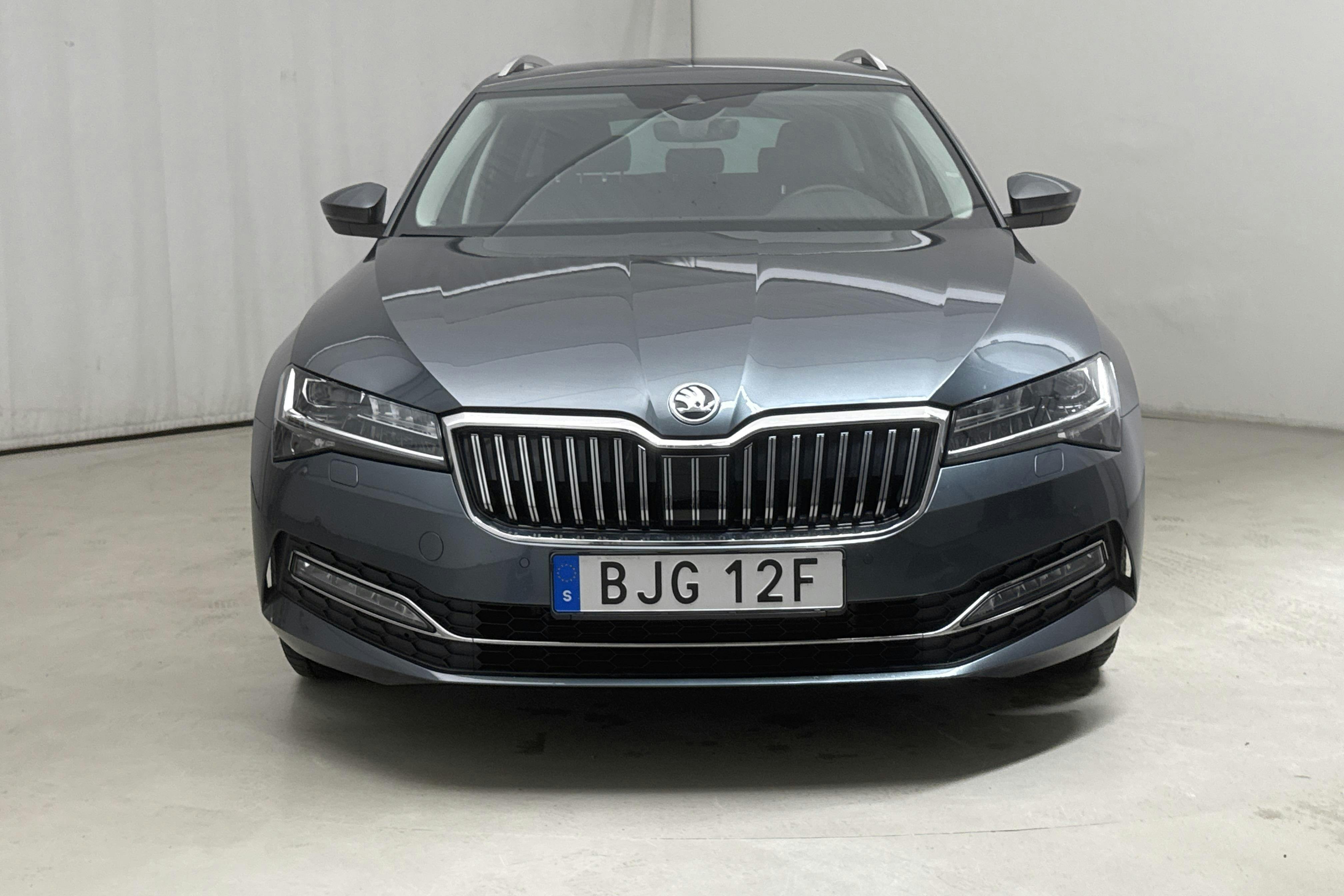 Skoda Superb 2.0 TDI Kombi 4x4 (200hk) - 3 595 mil - Automat - grå - 2022