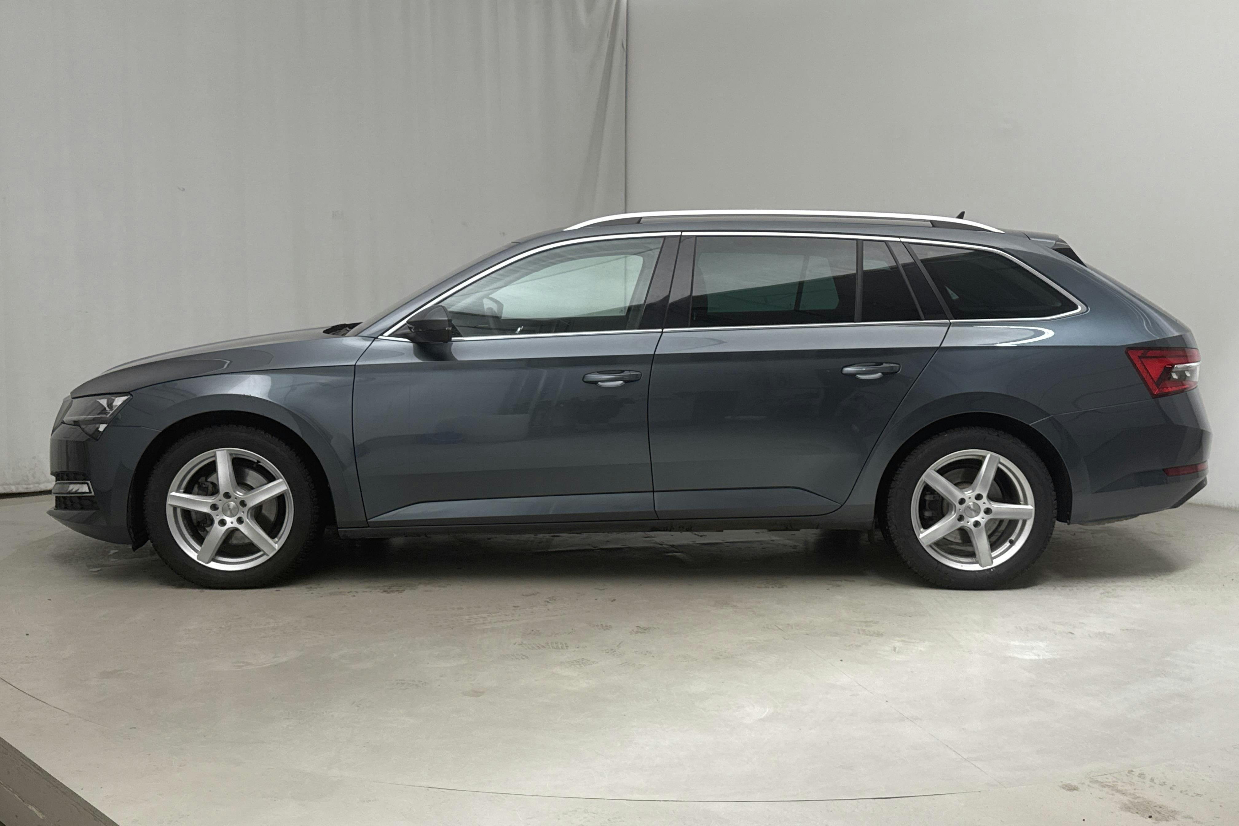 Skoda Superb 2.0 TDI Kombi 4x4 (200hk) - 3 595 mil - Automat - grå - 2022